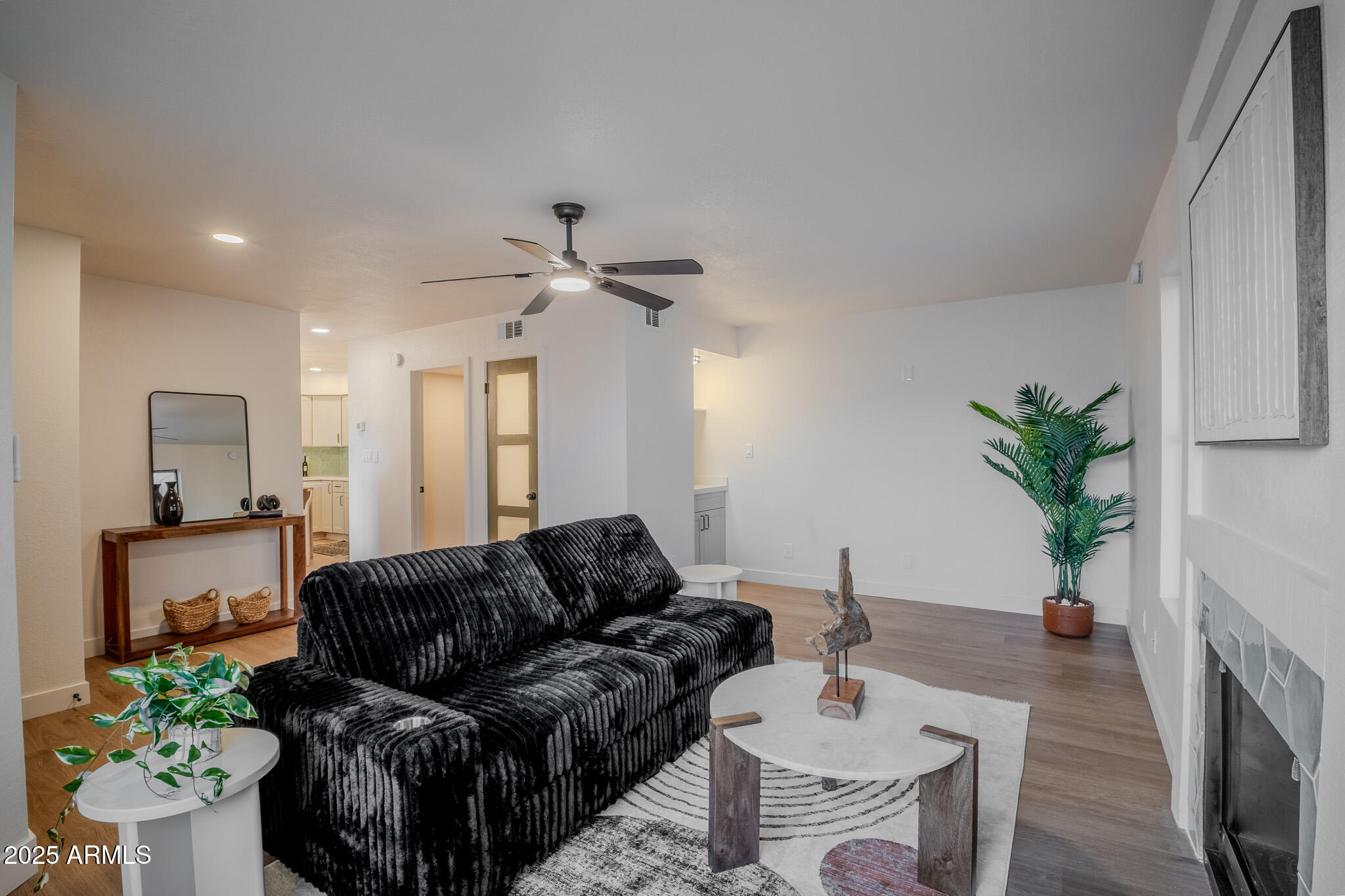 2121 S PENNINGTON -- 44