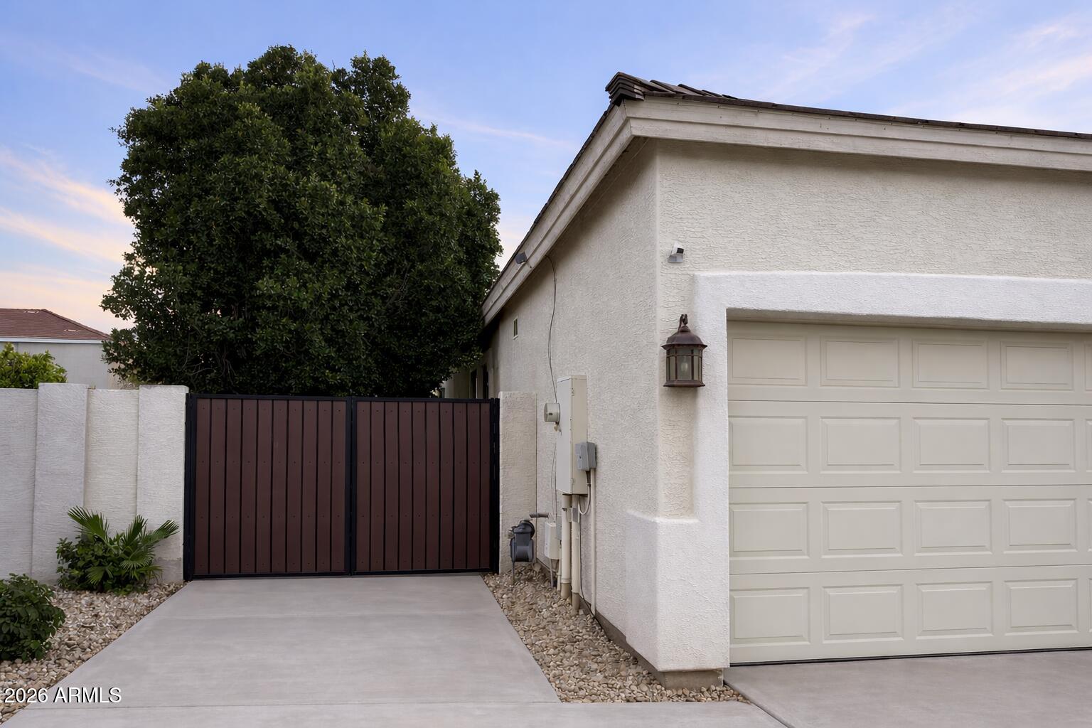 10709 E KNOWLES Avenue