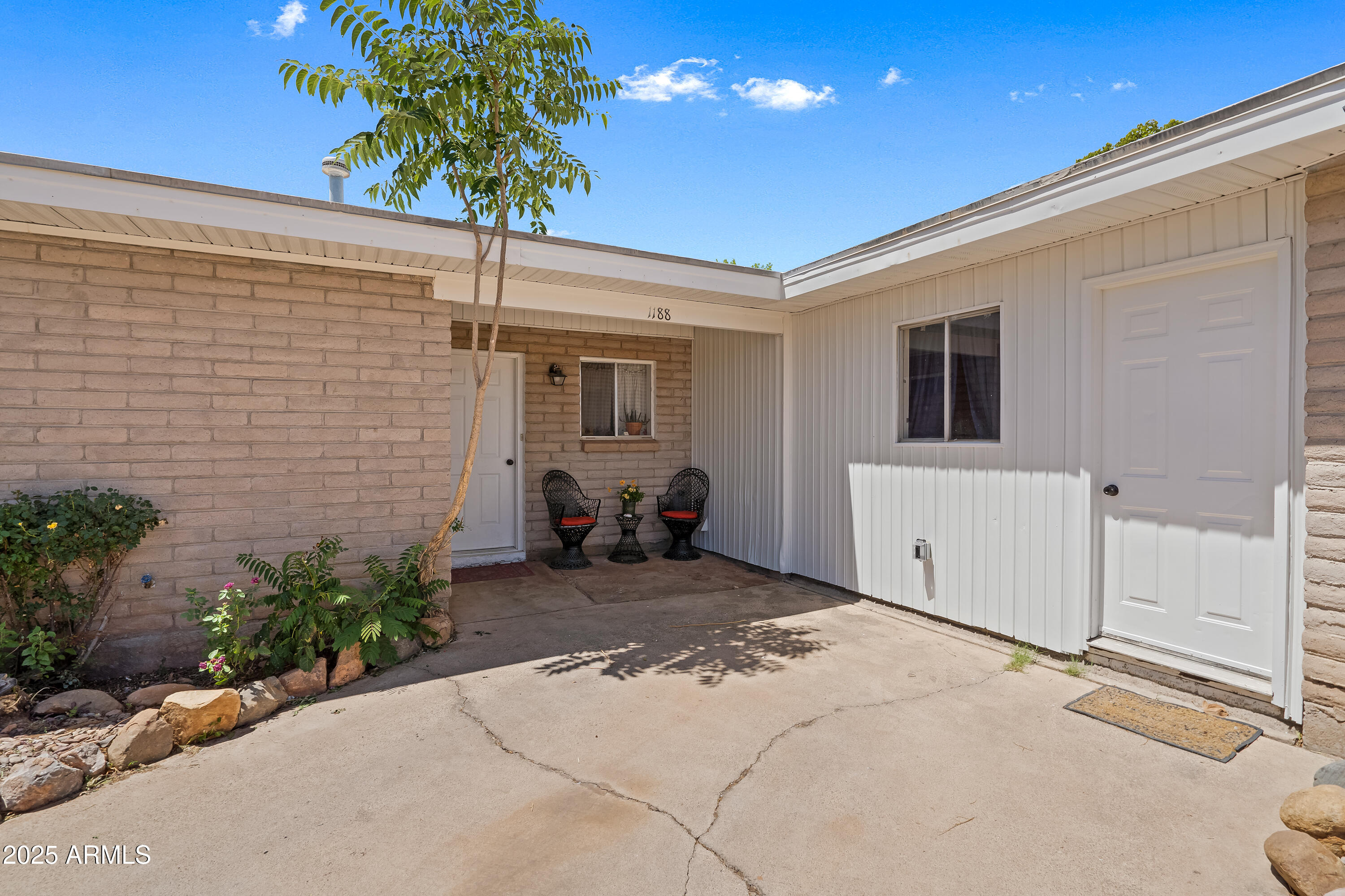 Homes 2 1188 MESQUITE Drive