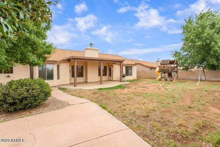 CANYON DE FLORES PHASE 2B - Residential Lease