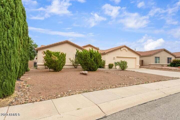 CANYON DE FLORES PHASE 2B - Residential Lease