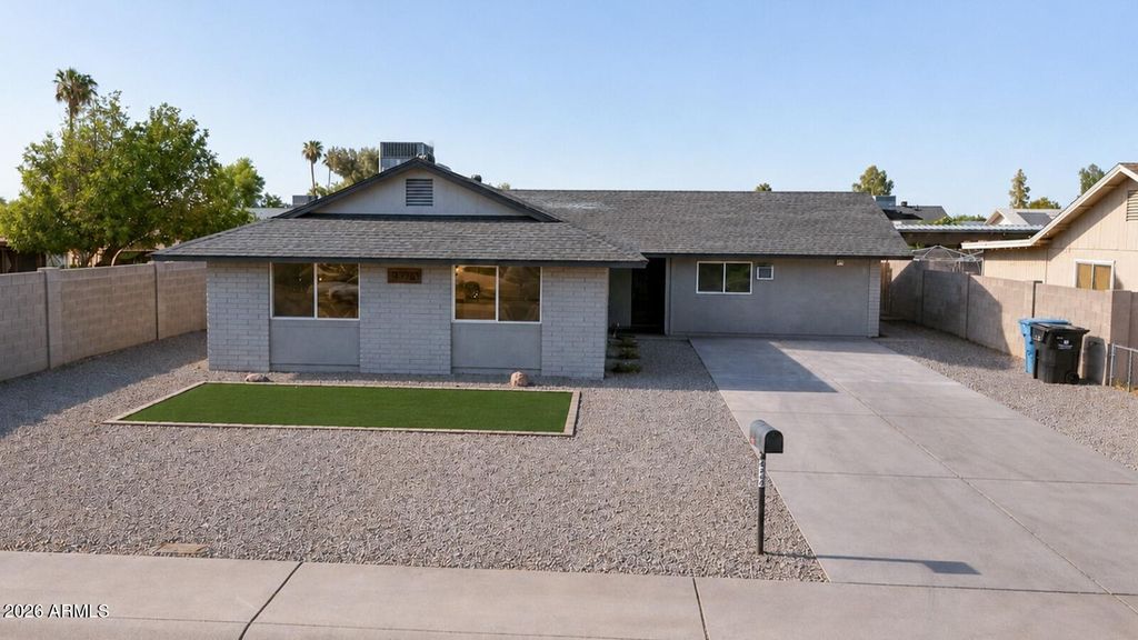 Photo of 6736 W Vernon Avenue, Phoenix, AZ 85035 (MLS # 7052077)