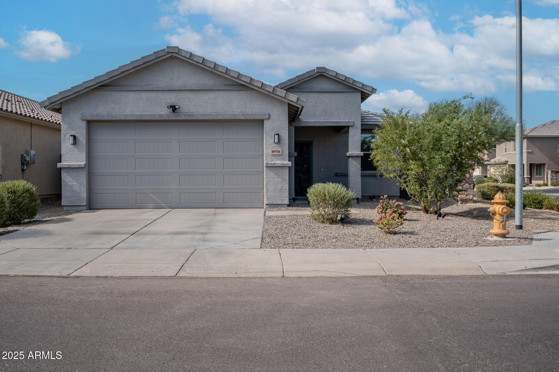 10516 W ENCINAS Lane