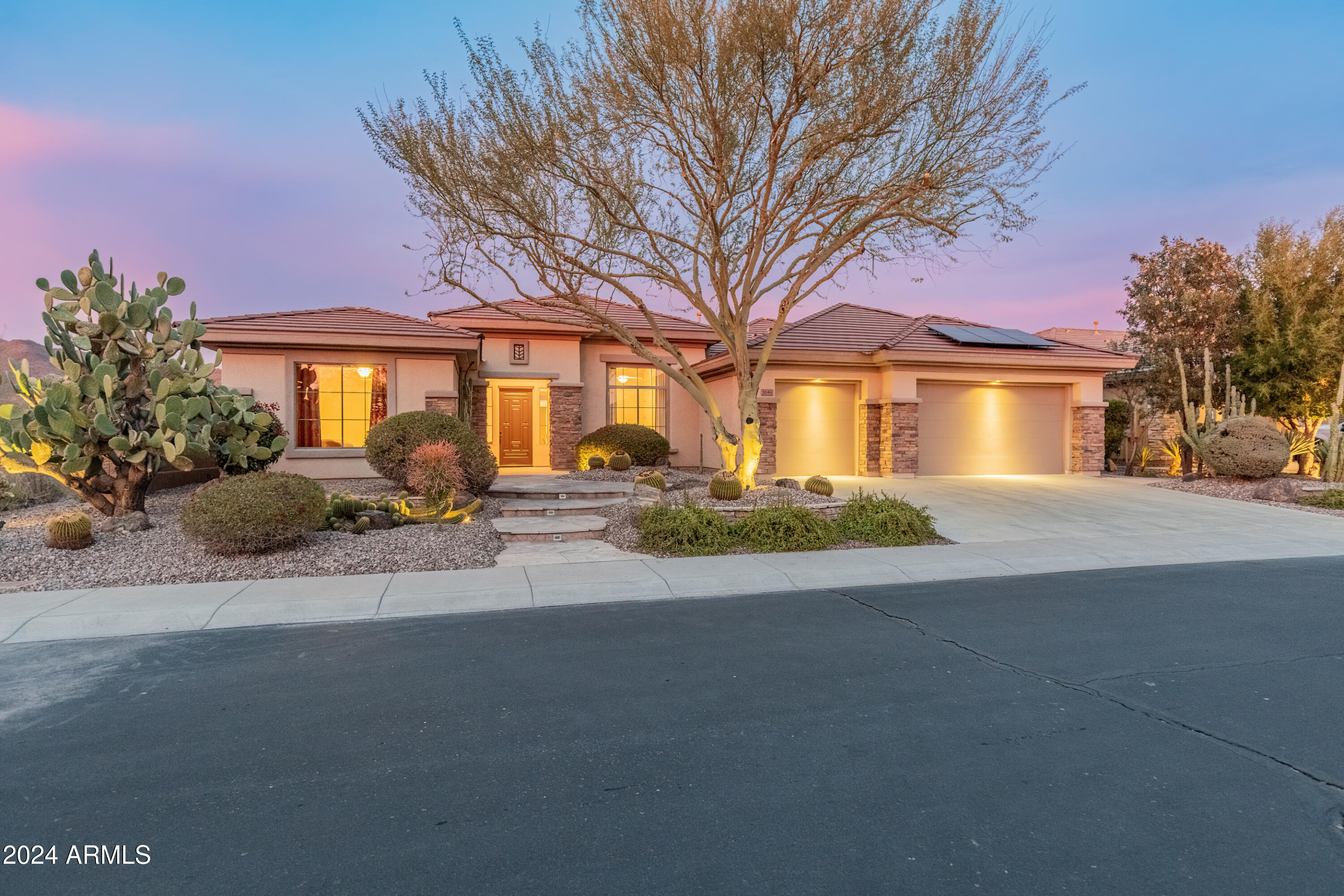1646 W LAUREL GREENS Drive
