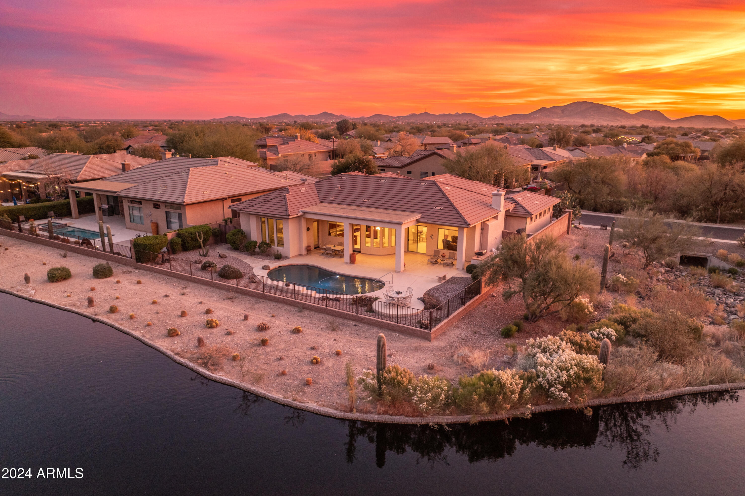 1646 W LAUREL GREENS Drive