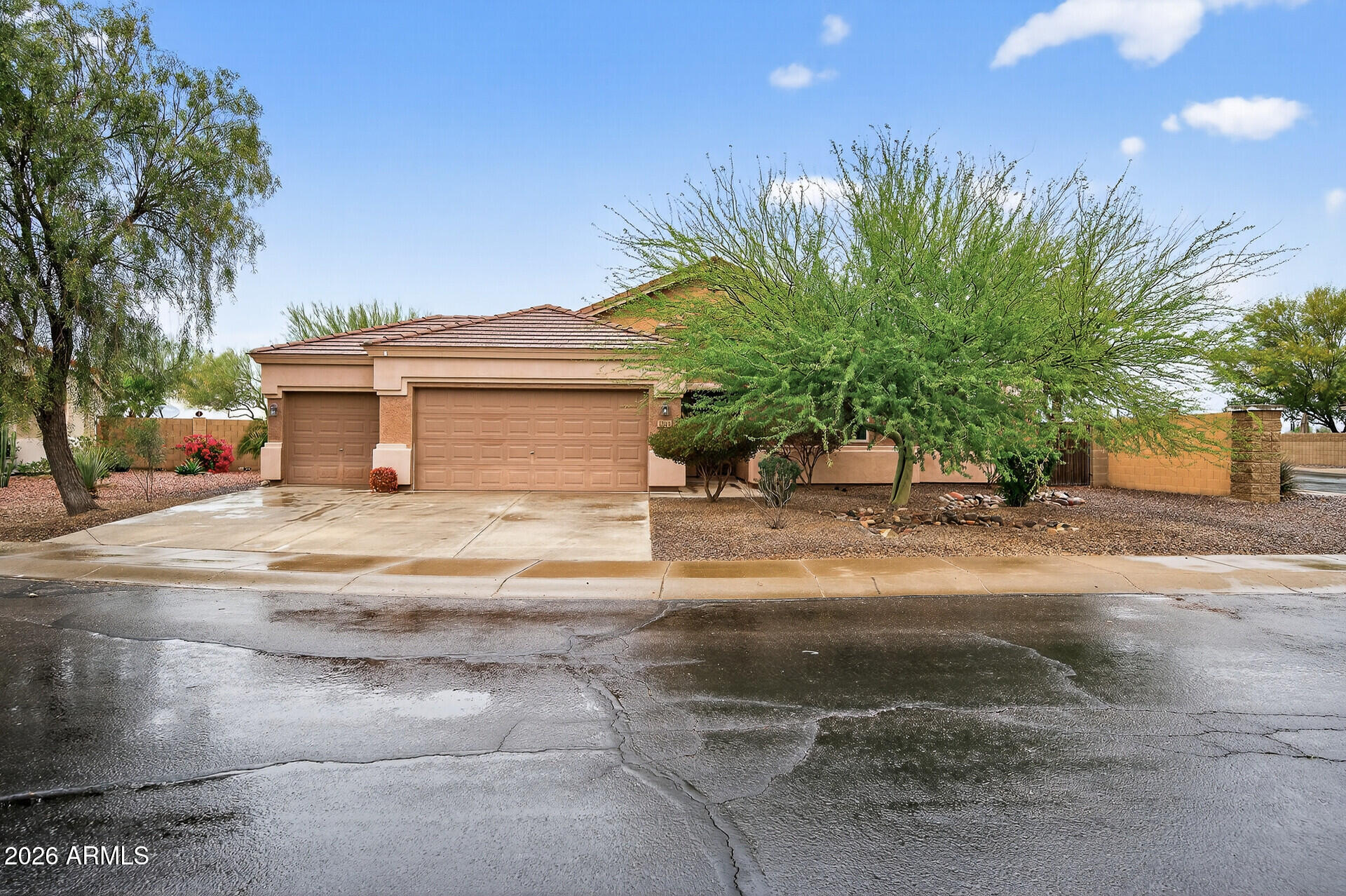 1518 E FONTANA Drive