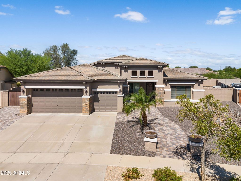 Photo of 8424 W Gardenia Avenue, Glendale, AZ 85305 (MLS # 6925481)