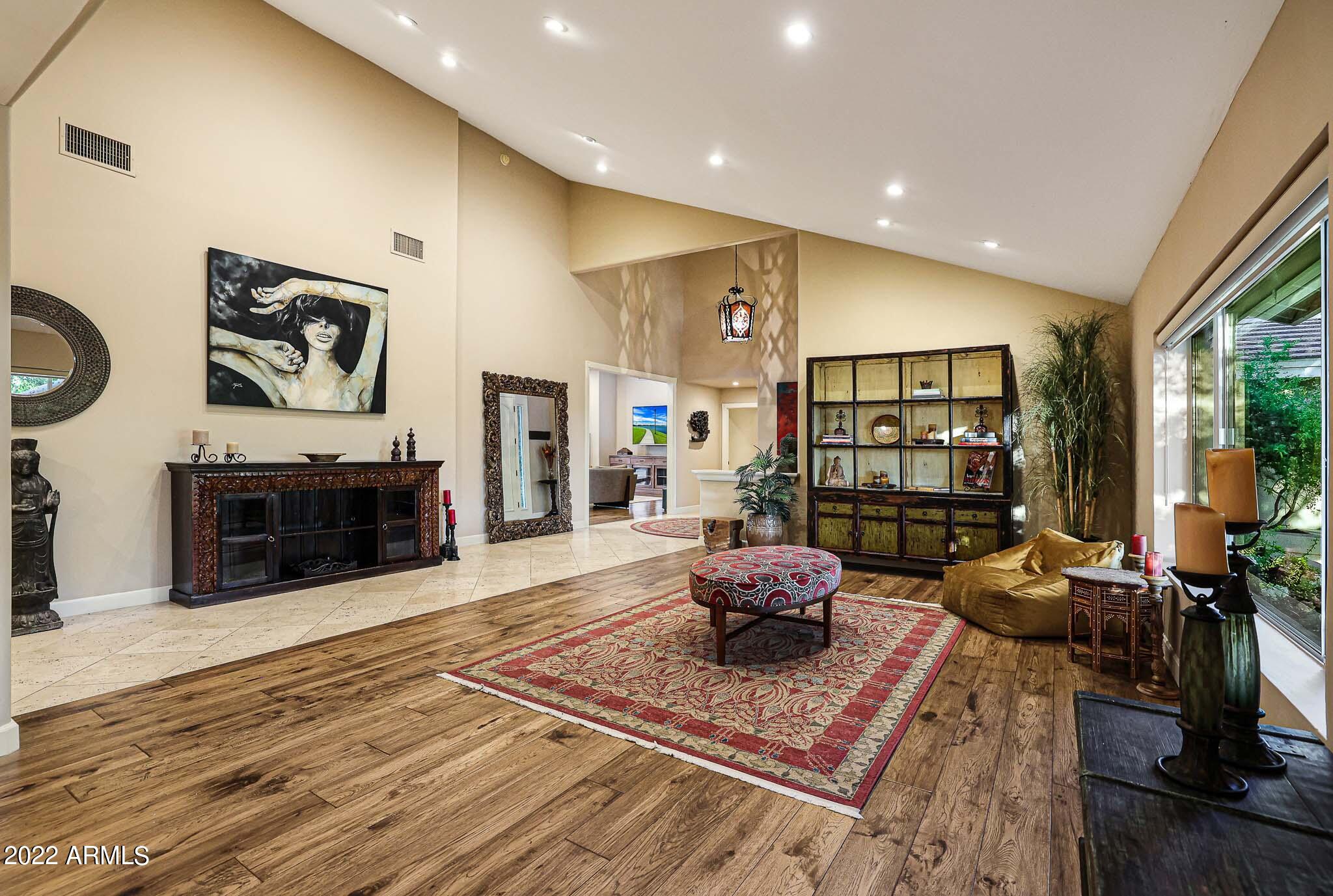 Vista Los Arcos - Residential