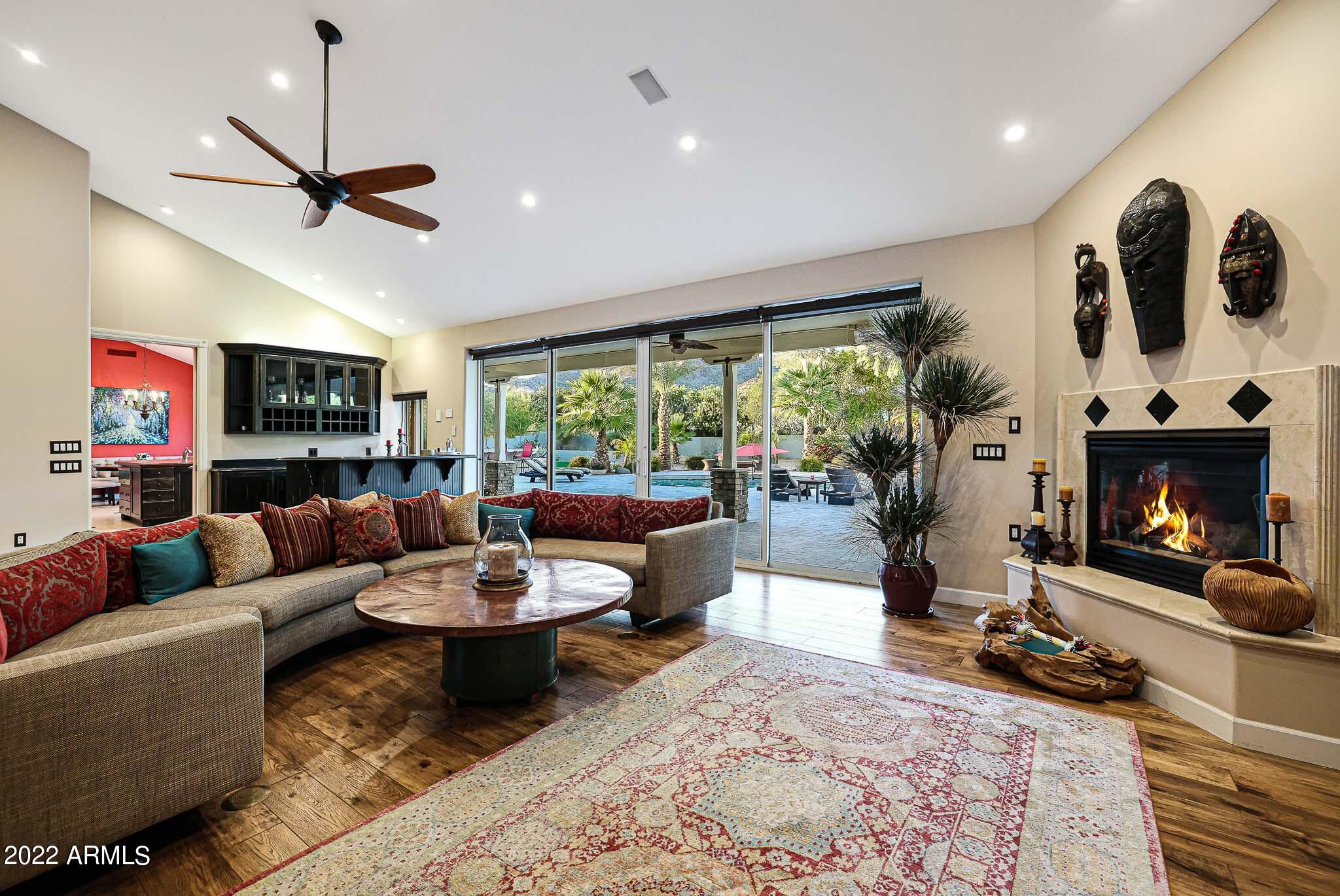Vista Los Arcos - Residential