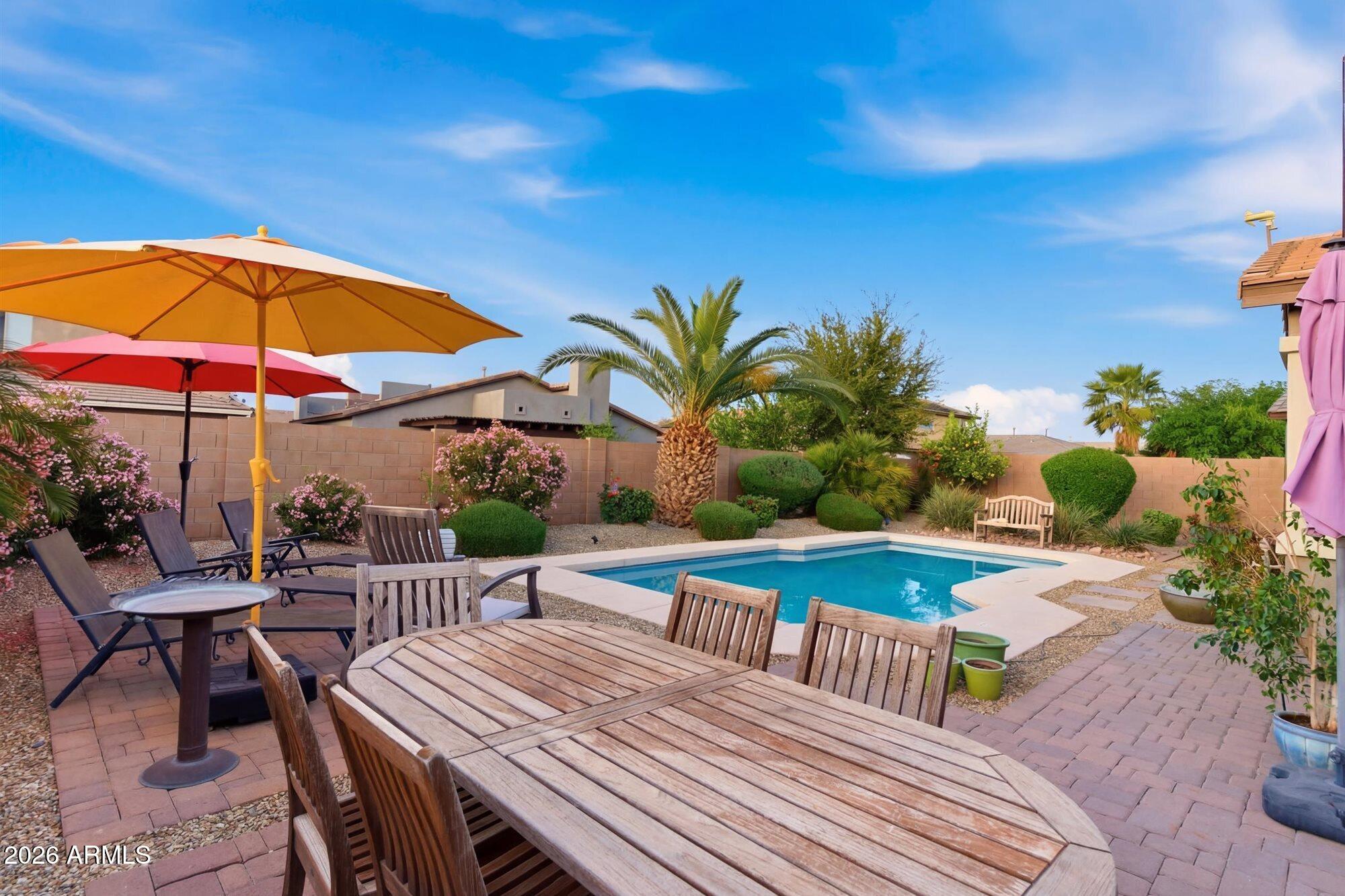 3504 E RAVENSWOOD Drive