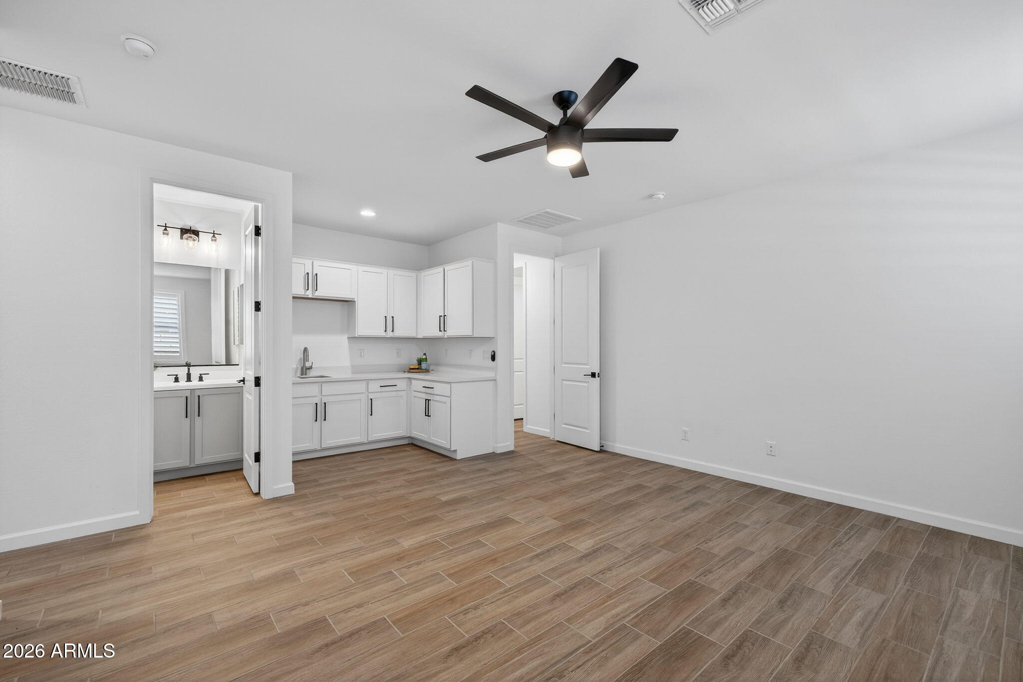 9841 E SATELLITE Drive