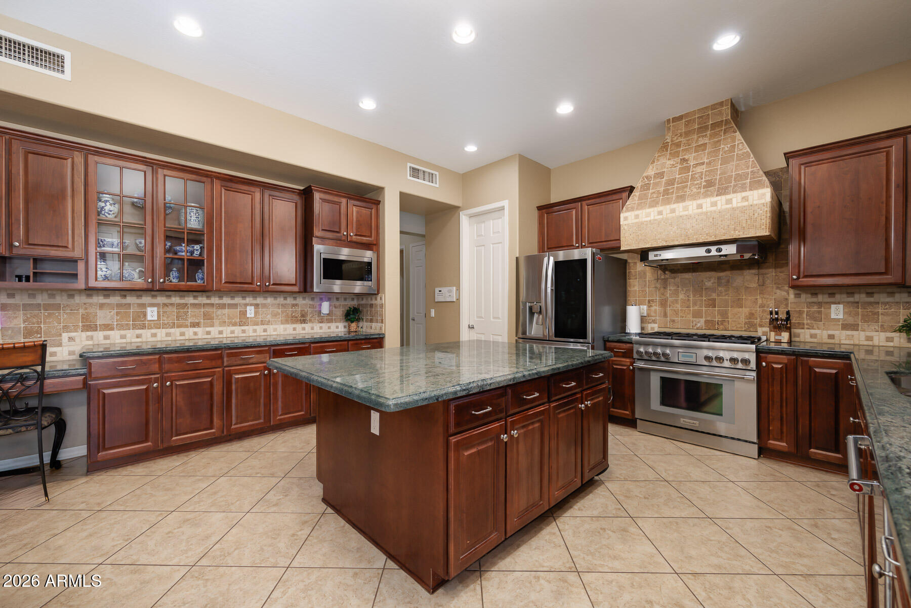 1937 E VICTORIA Street