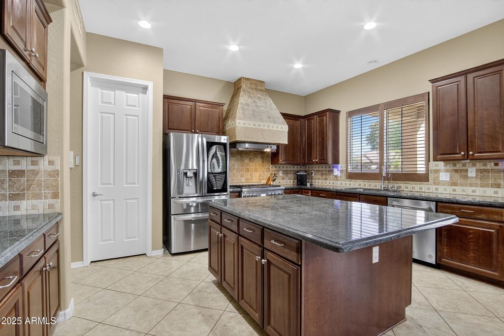 Photo of 1937 E Victoria Street, Chandler, AZ 85249 (MLS # 6934728)