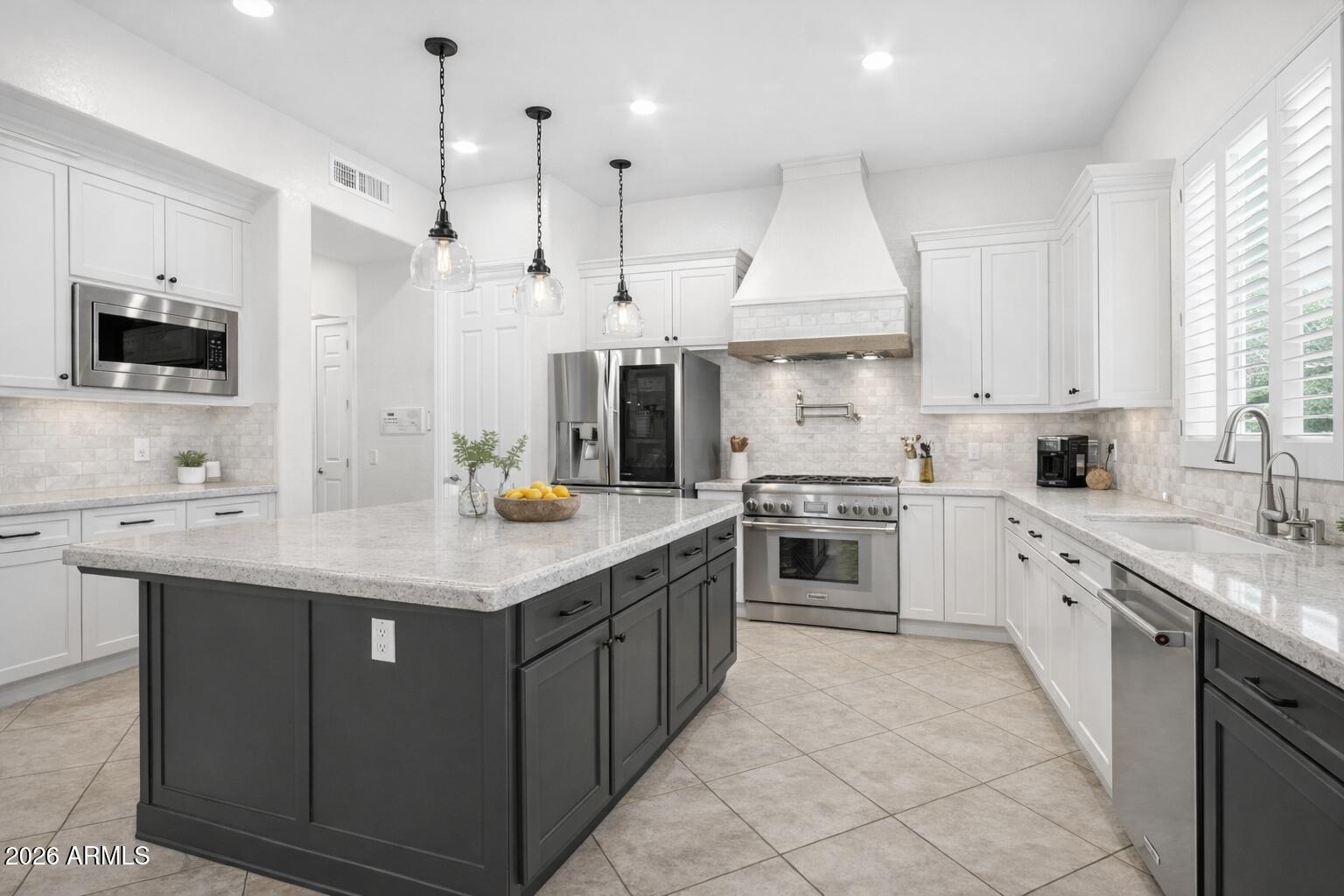 1937 E VICTORIA Street