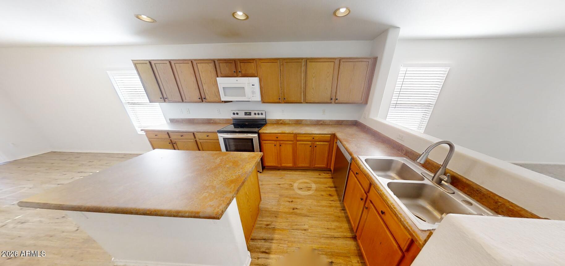 3643 E CONSTITUTION Drive