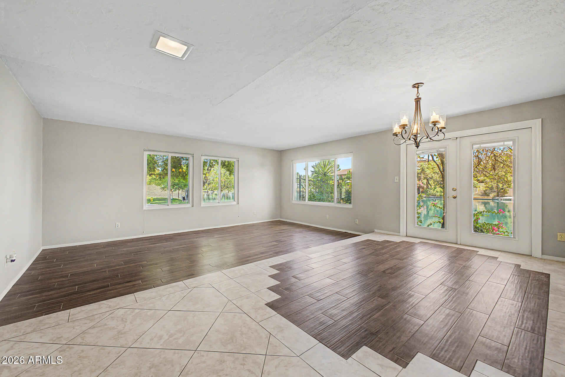 965 E LAMPLIGHTER Lane