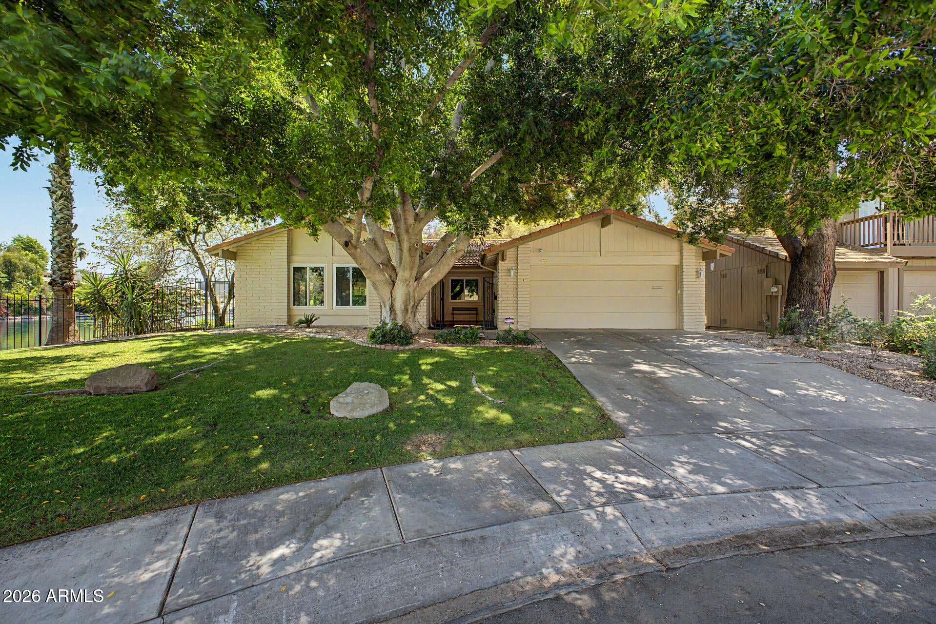 965 E LAMPLIGHTER Lane