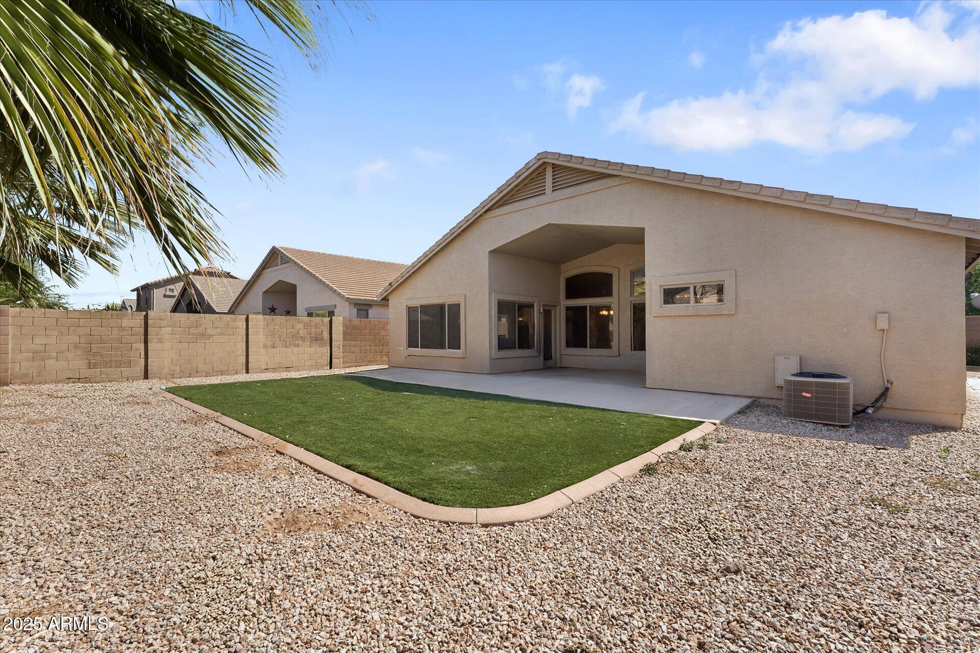 21130 E CAMINA PLATA --