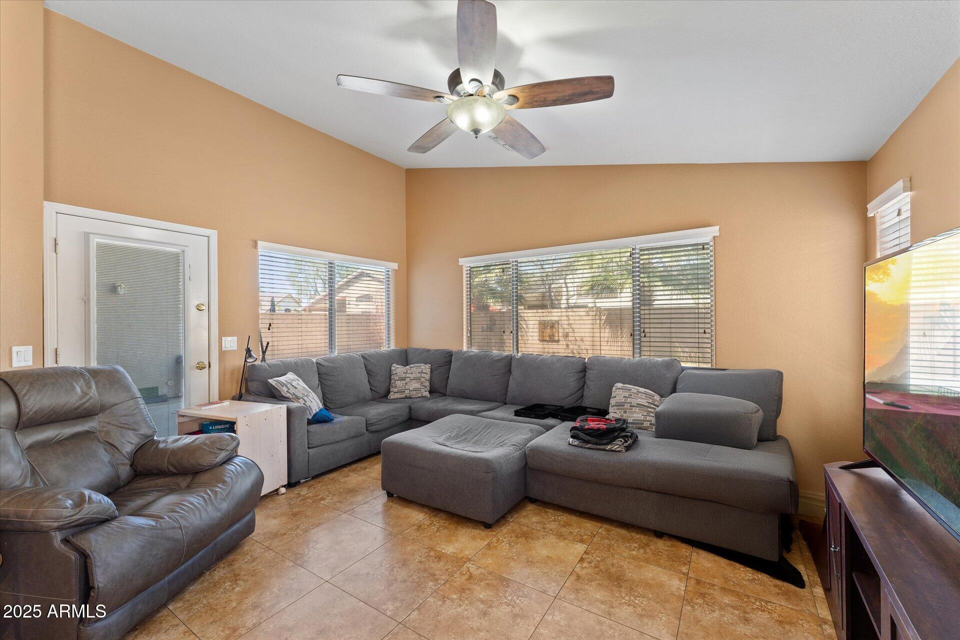 21130 E CAMINA PLATA --