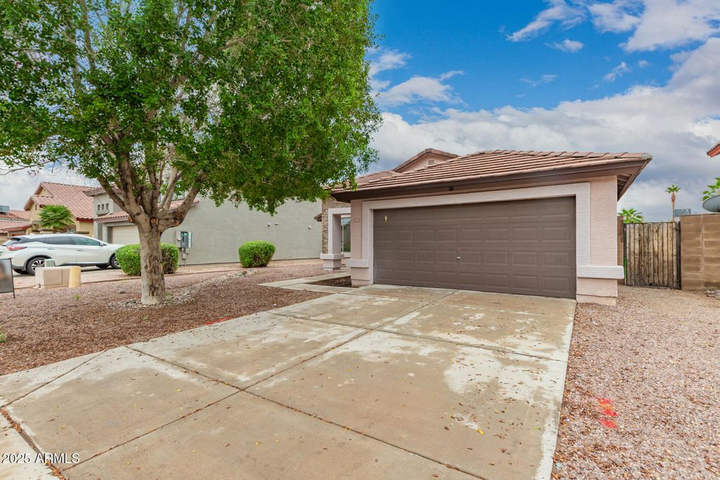 Photo of 8559 W Sunnyslope Lane, Peoria, AZ 85345 (MLS # 6925758)