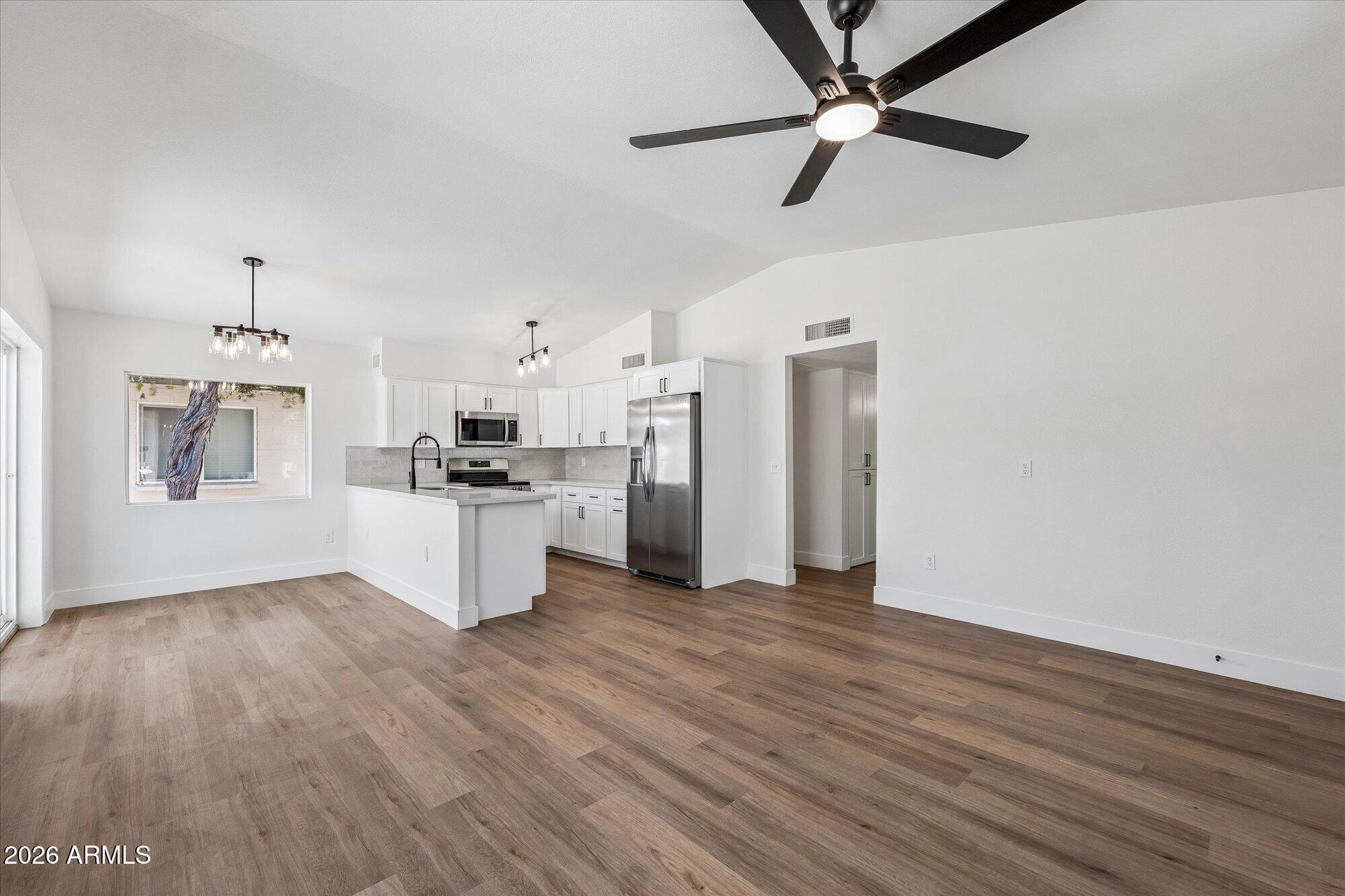 824 W MALIBU Drive