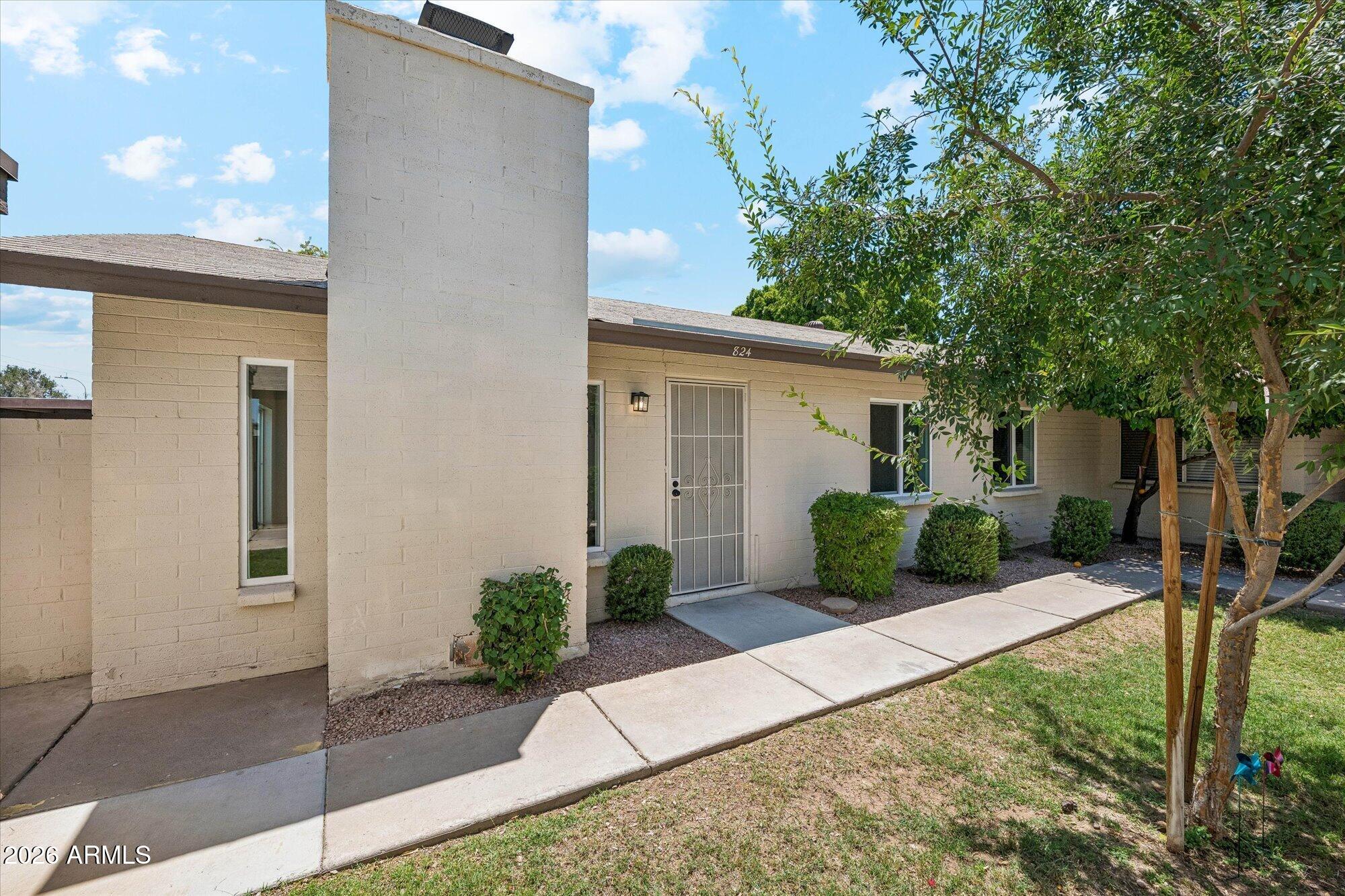 824 W MALIBU Drive