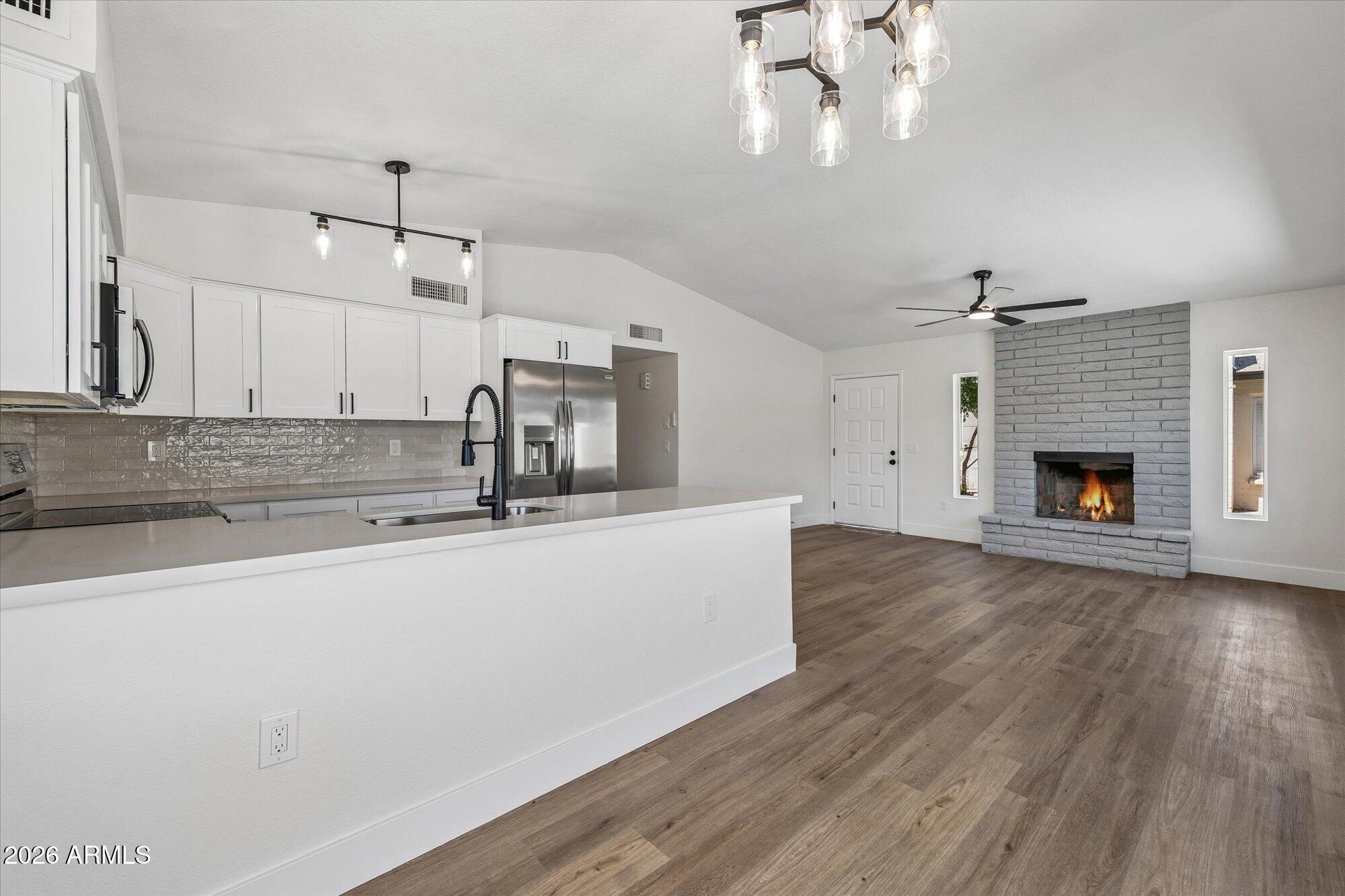 824 W MALIBU Drive