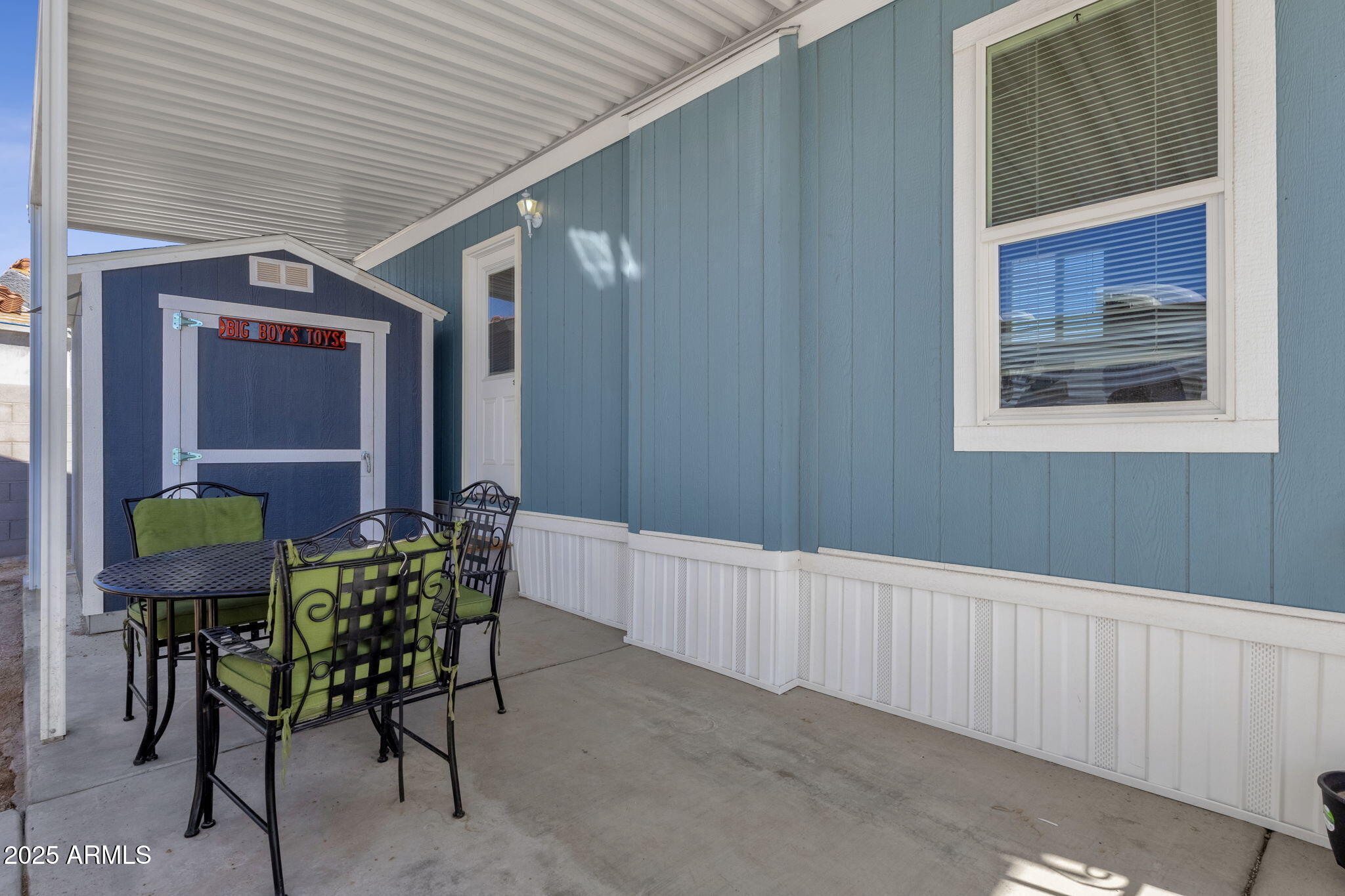 1500 S Apache Road 82