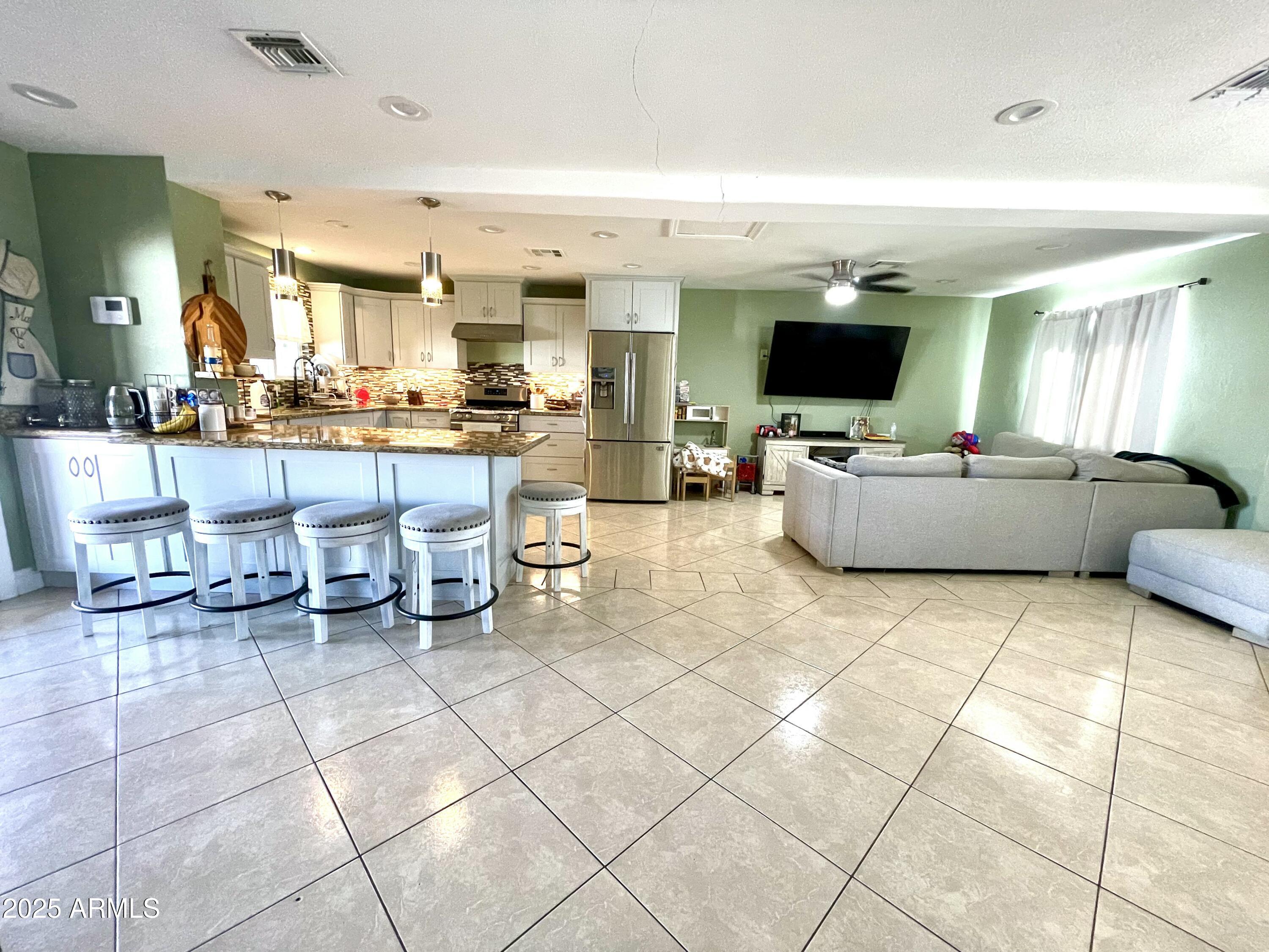1245 N Oakleaf Drive