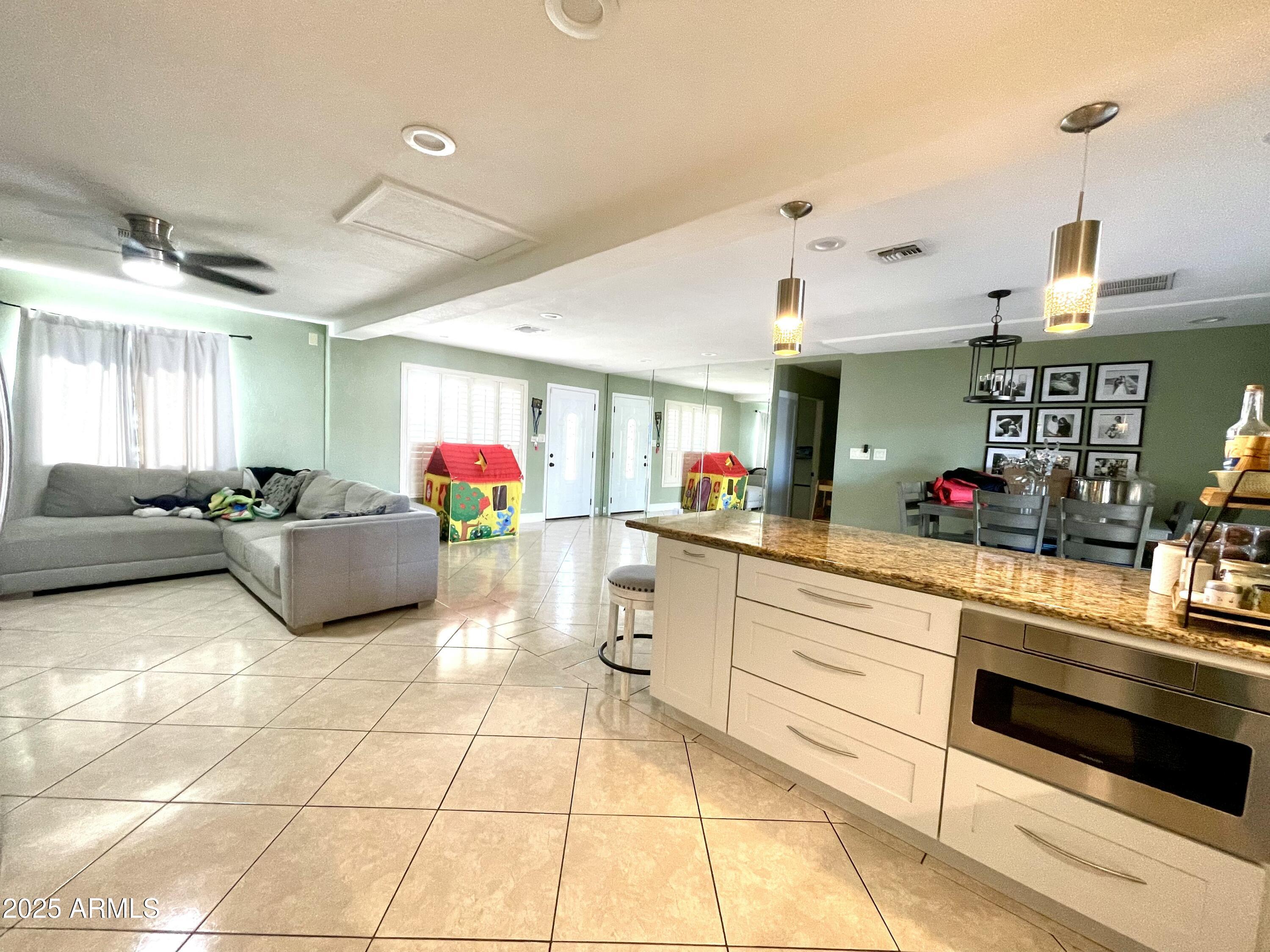 1245 N Oakleaf Drive