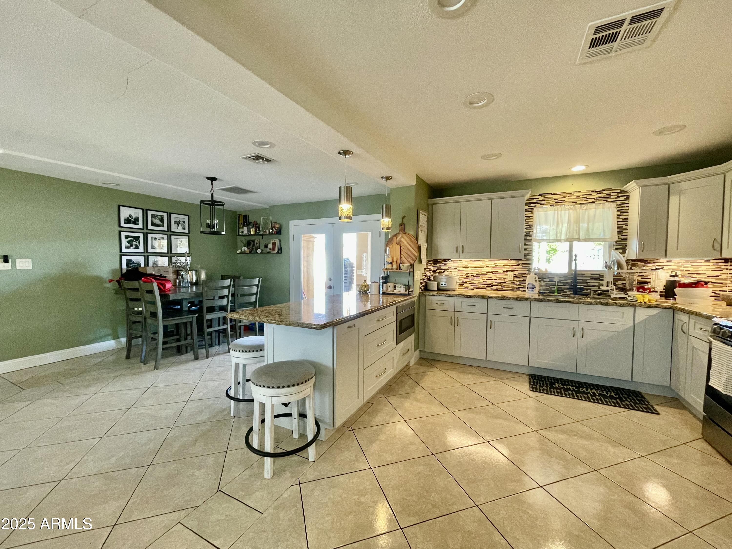 1245 N Oakleaf Drive