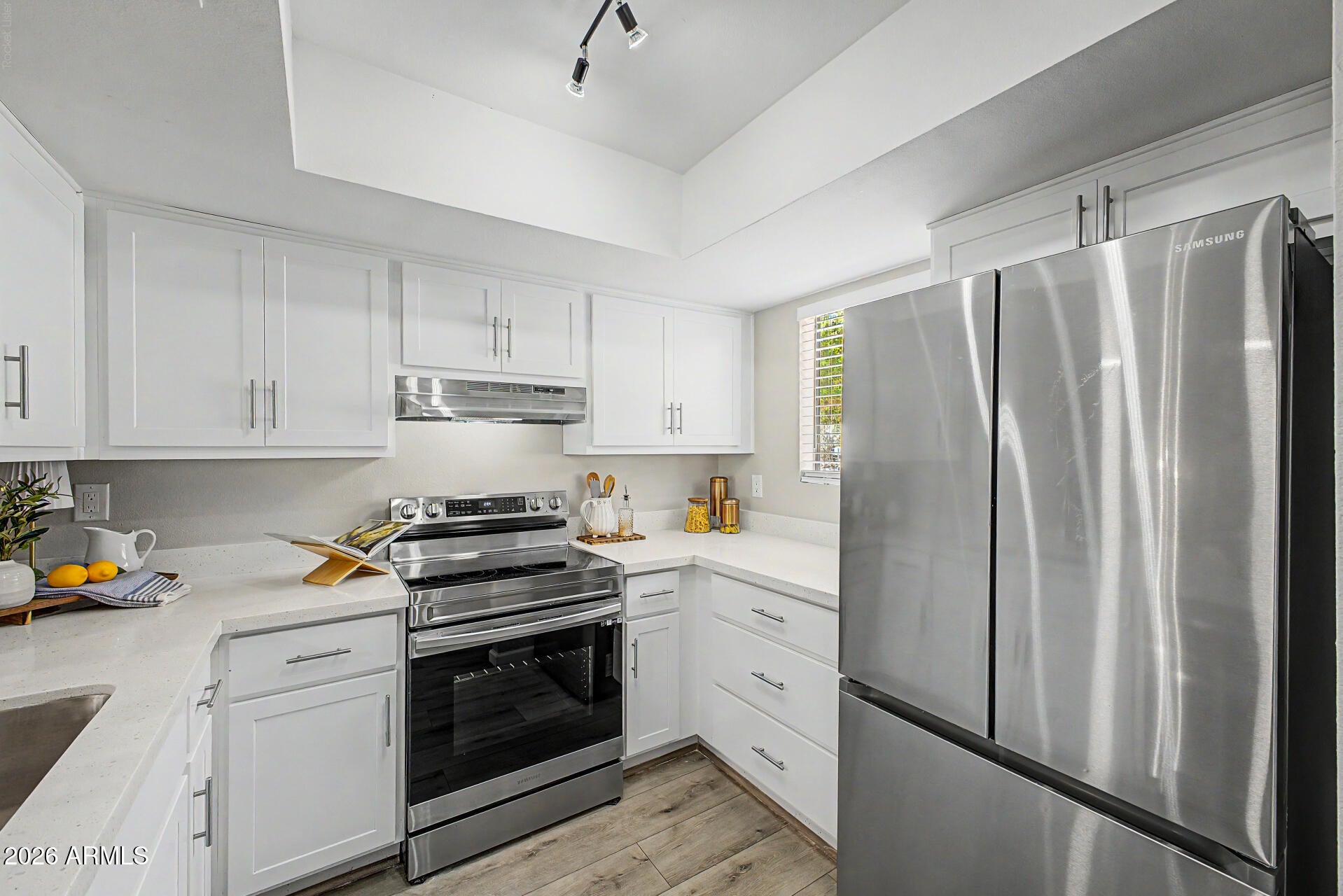 1601 W SUNNYSIDE Drive 166