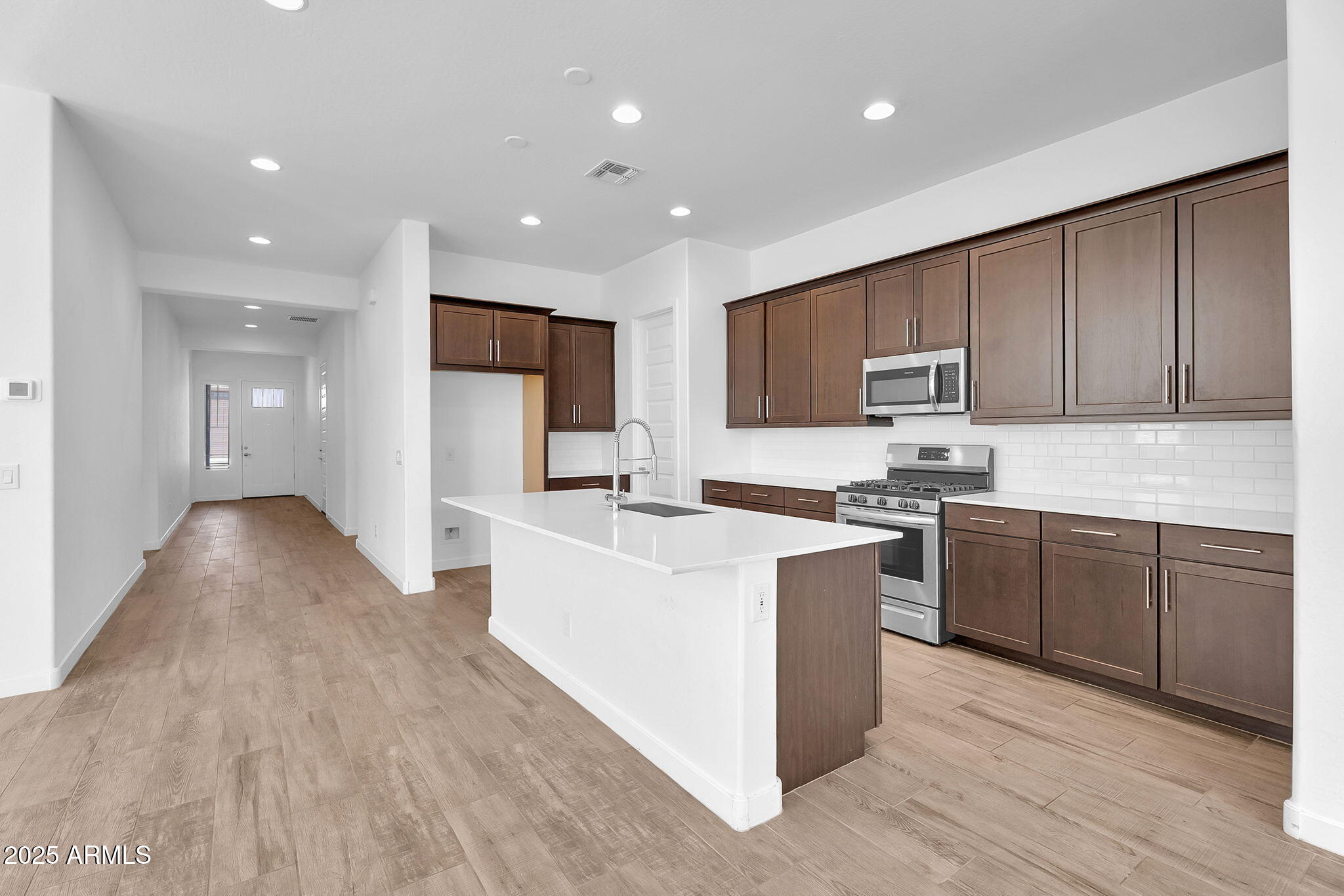 19027 W SIERRA Street