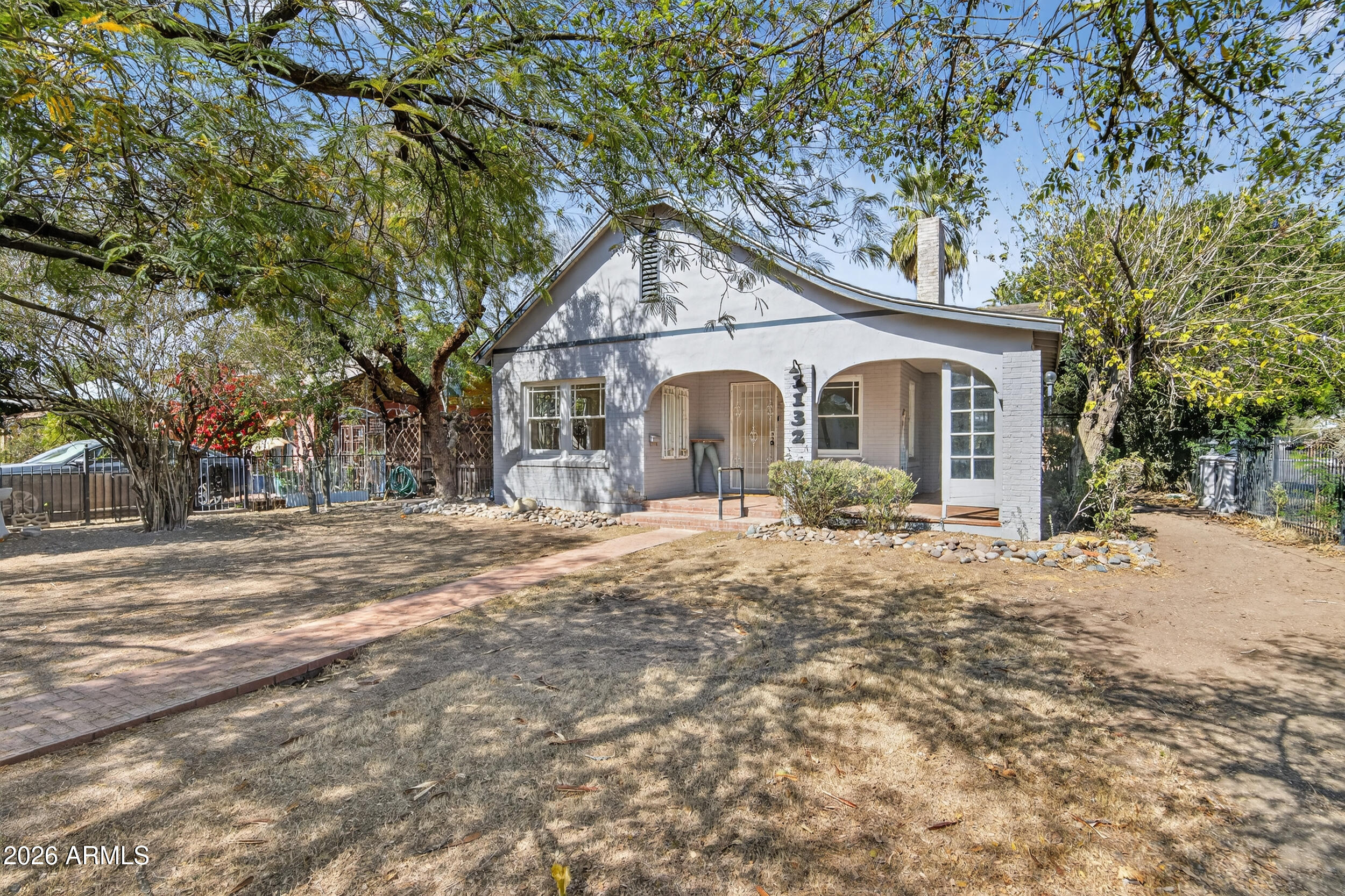 1132 E WELDON Avenue