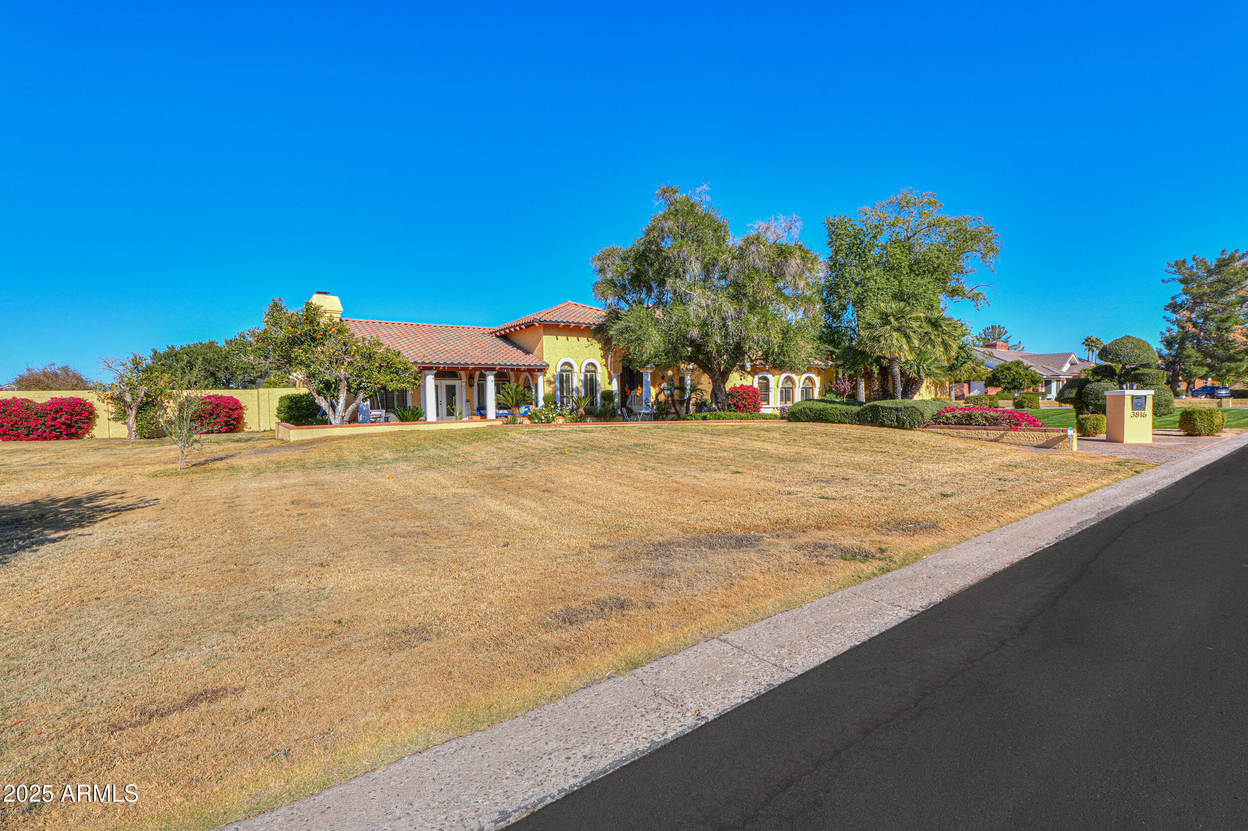 3816 E MINTON Place