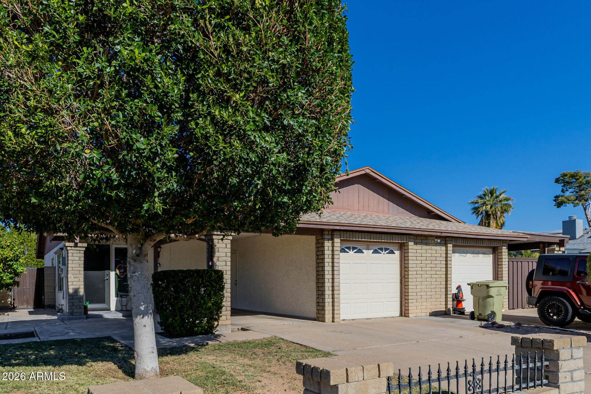 5134 W PERSHING Avenue