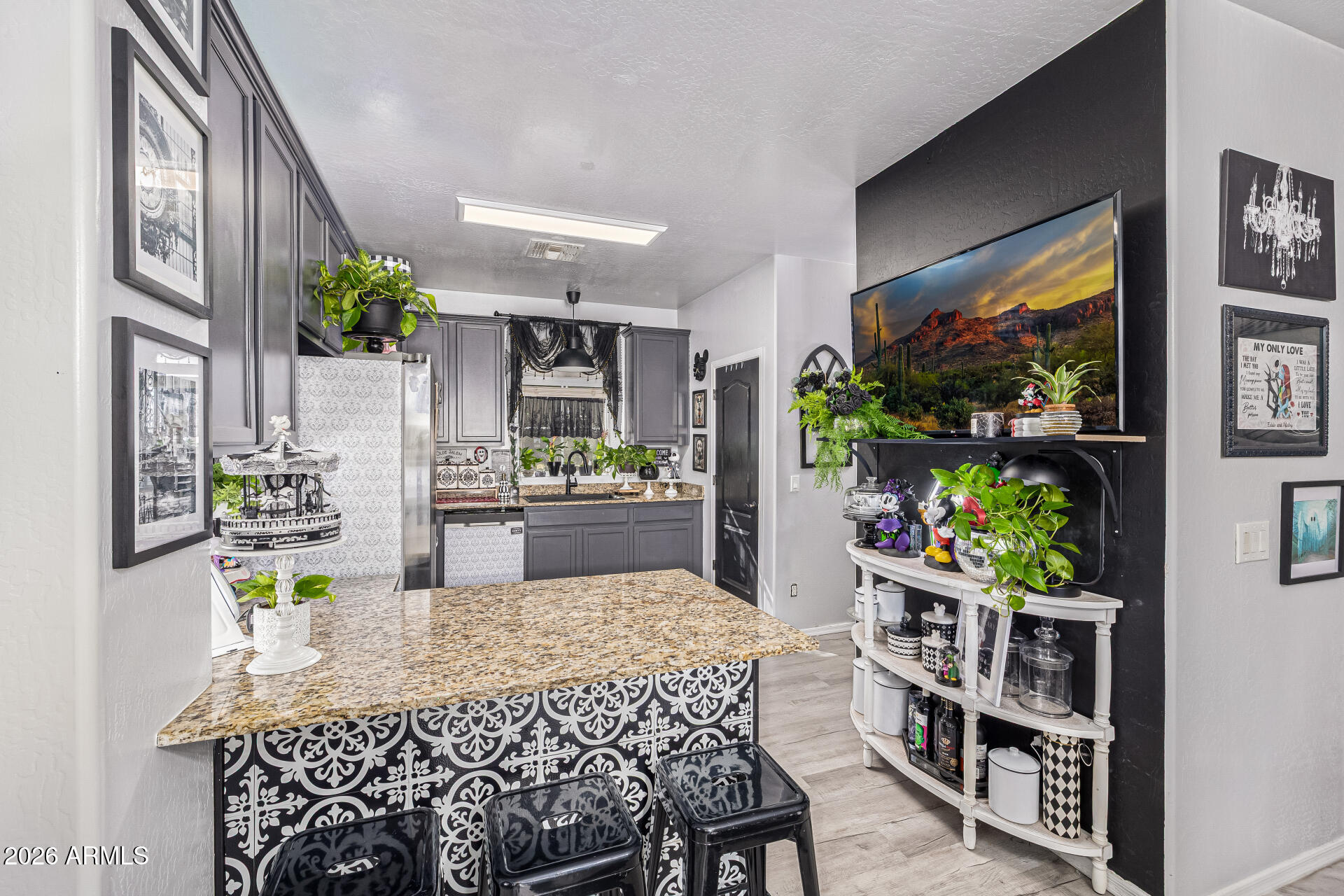 10206 E ISLETA Avenue