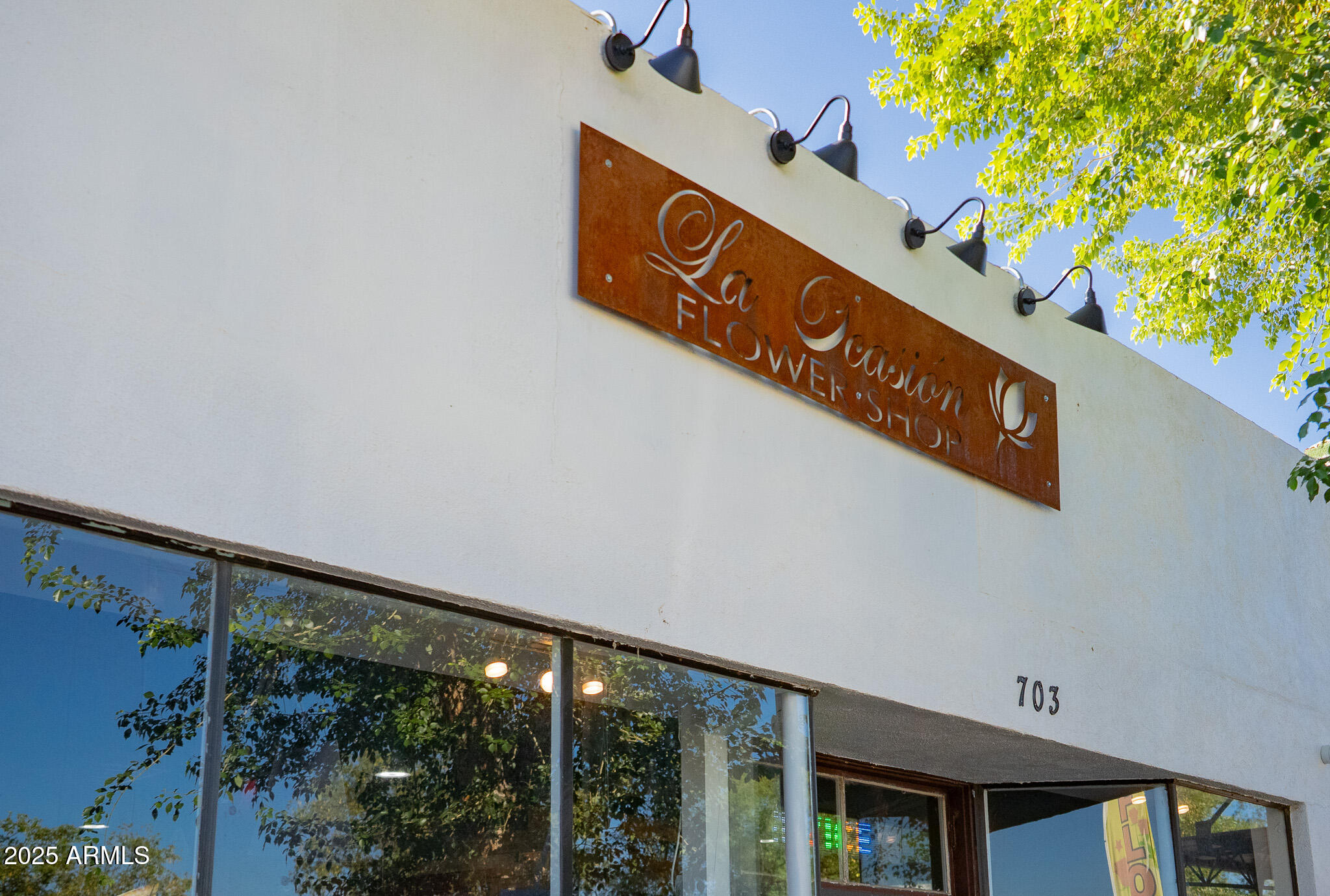 703 E WESTERN Avenue