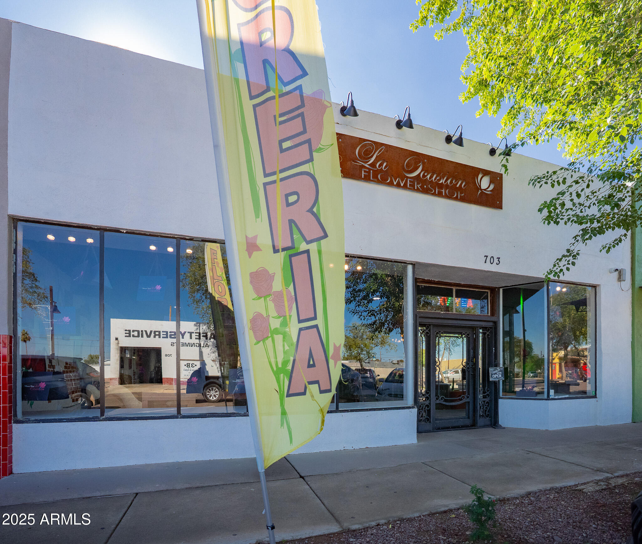 703 E WESTERN Avenue