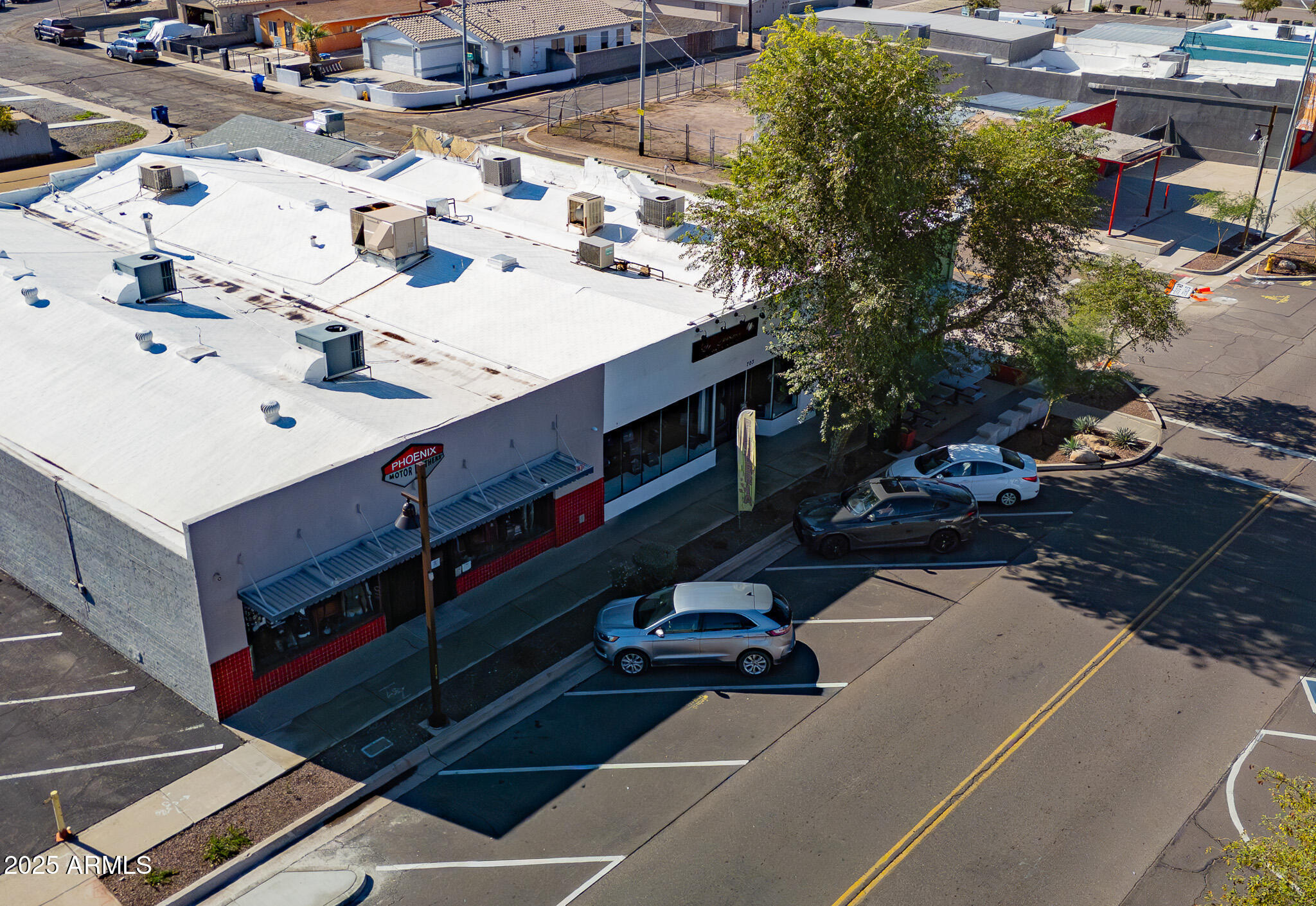 703 E WESTERN Avenue