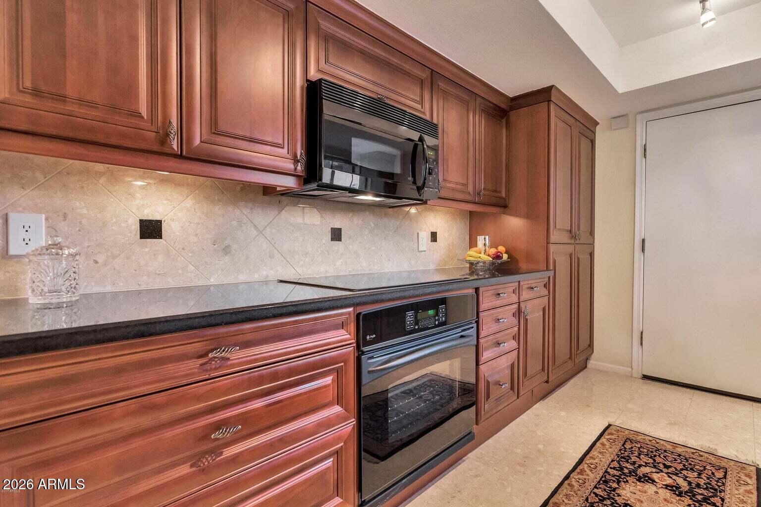 8700 E MOUNTAIN VIEW Road 1013