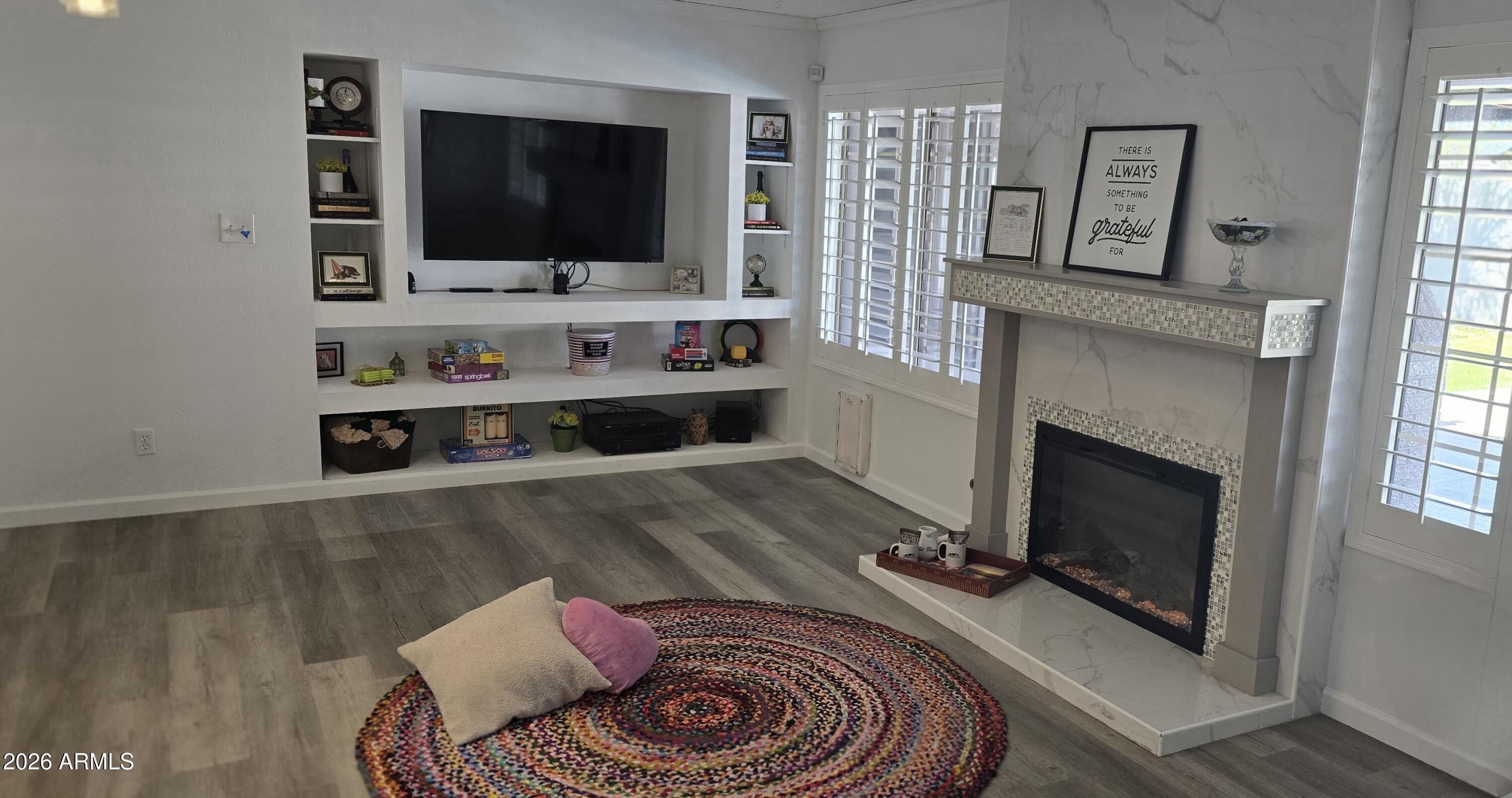 2344 W MARCONI Avenue