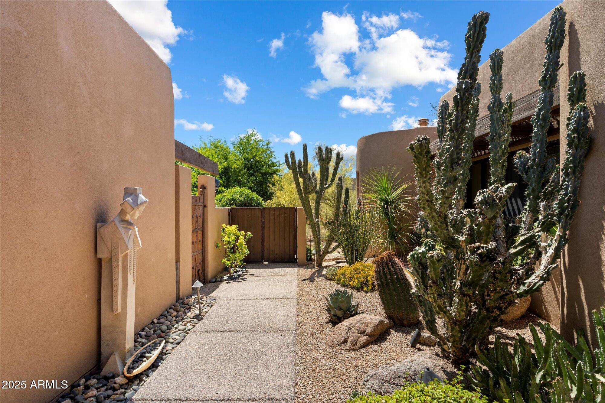 3120 ARROYO HONDO --