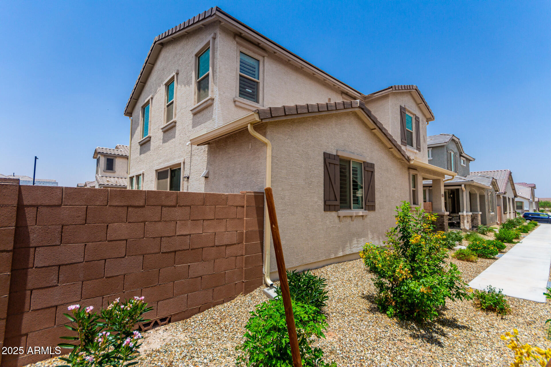 Homes 2 14241 W BRONCO Trail