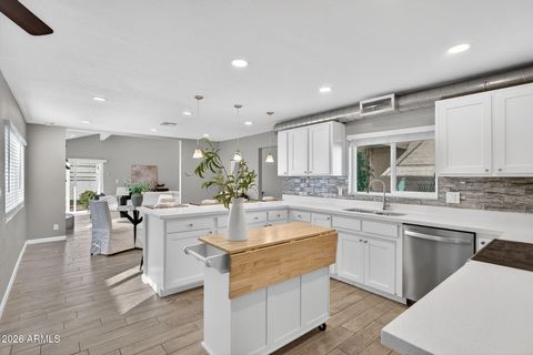 Photo of 4 E San Miguel Avenue, Phoenix, AZ 85012 (MLS # 6972050)