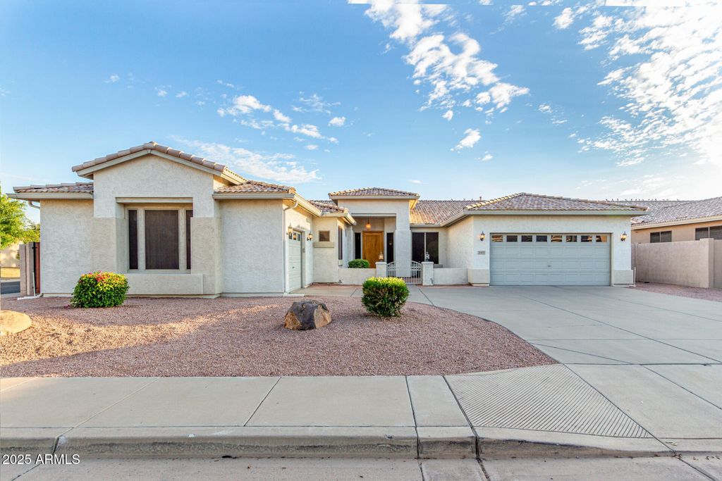 Photo of 2005 W Longhorn Drive, Chandler, AZ 85286 (MLS # 6937748)