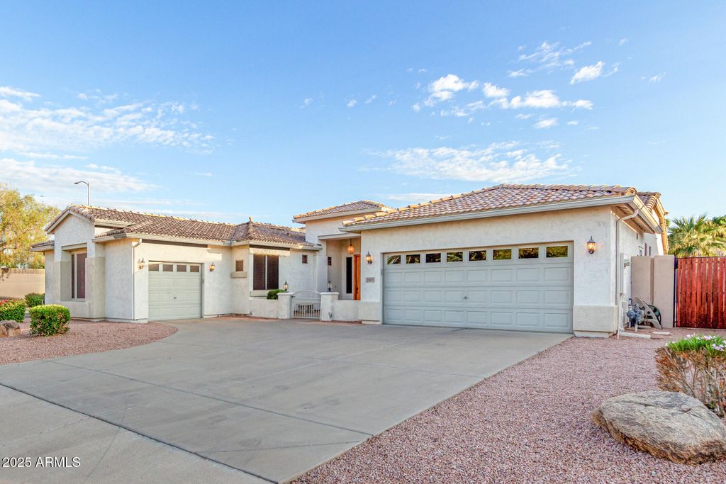 Photo of 2005 W Longhorn Drive, Chandler, AZ 85286 (MLS # 6937748)