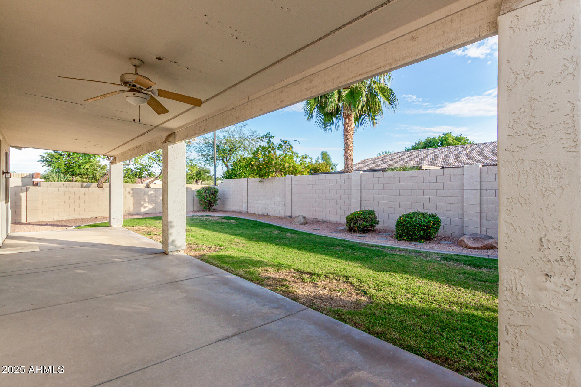 2005 W LONGHORN Drive
