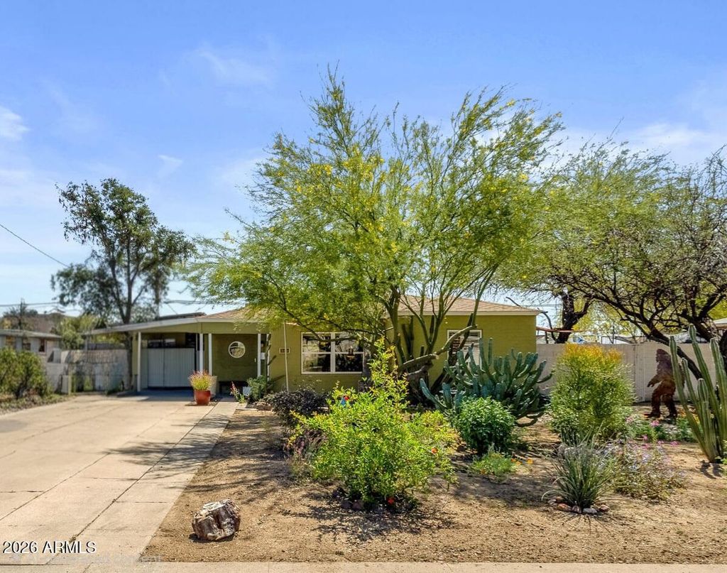 Photo of 1717 W Clarendon Avenue, Phoenix, AZ 85015 (MLS # 7000234)