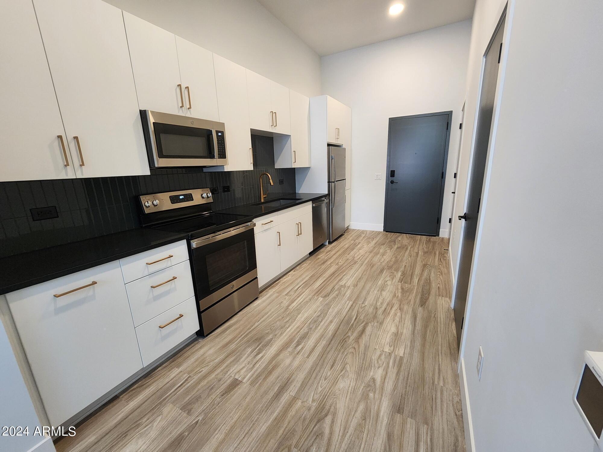 1727 E Pecos Road S4